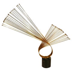 Scultura astratta in ottone su marmo di Curtis Jere di metà secolo