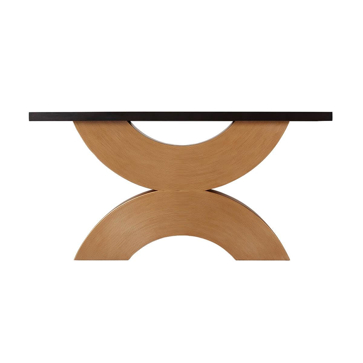 Con un meraviglioso design a contrasto, il piano scuro di forma rettangolare si trova sopra un'insolita base a forma di curule a blocchi con nervature.

Dimensioni: 66
