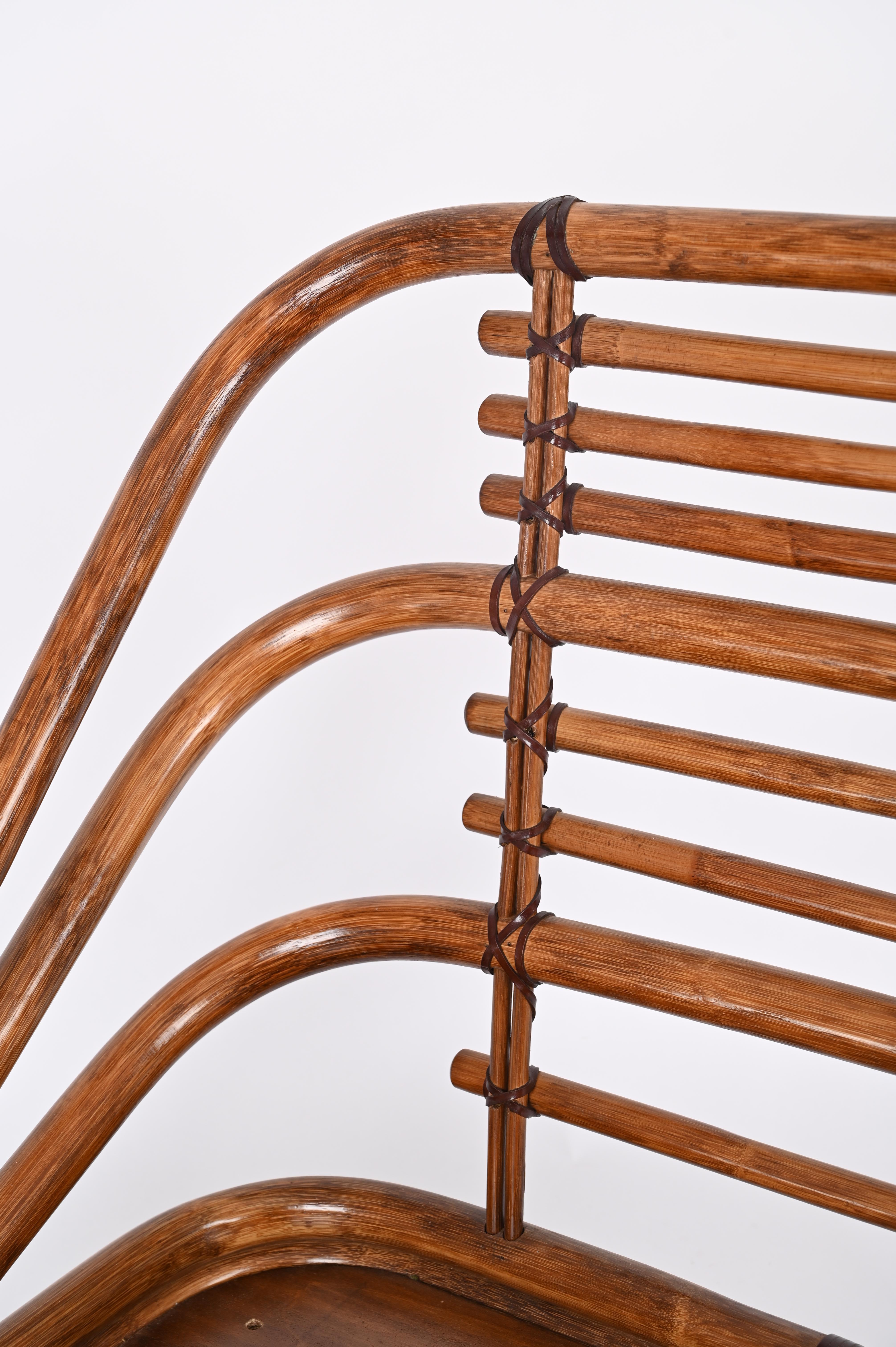Annodato a mano Mid-Century Curved Bamboo and Leather Armchair, White Fabric, Italy 1960s