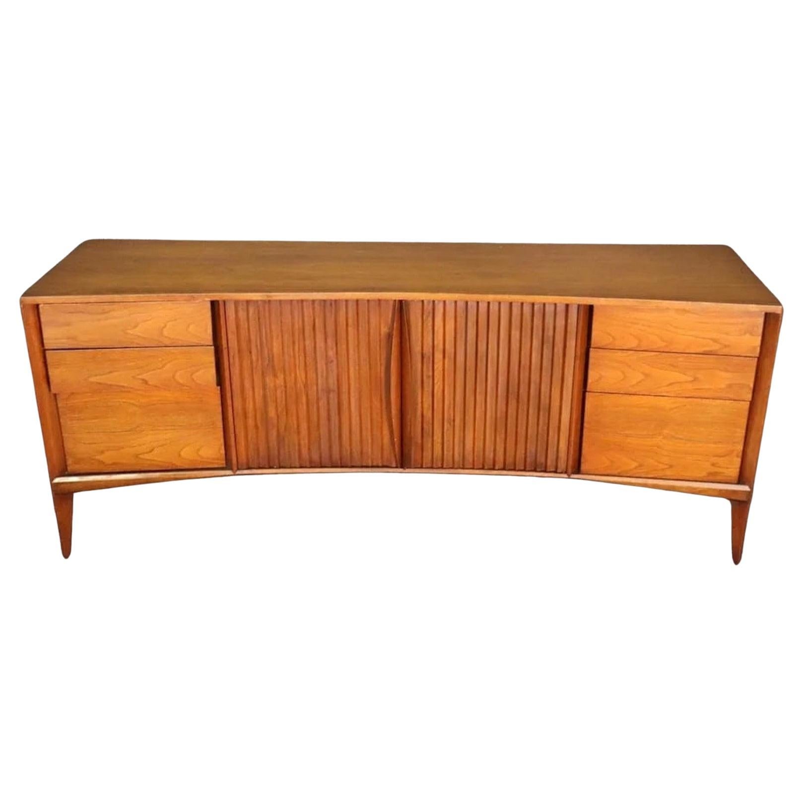 Mid-Century Curved Dresser by Unagusta For Sale