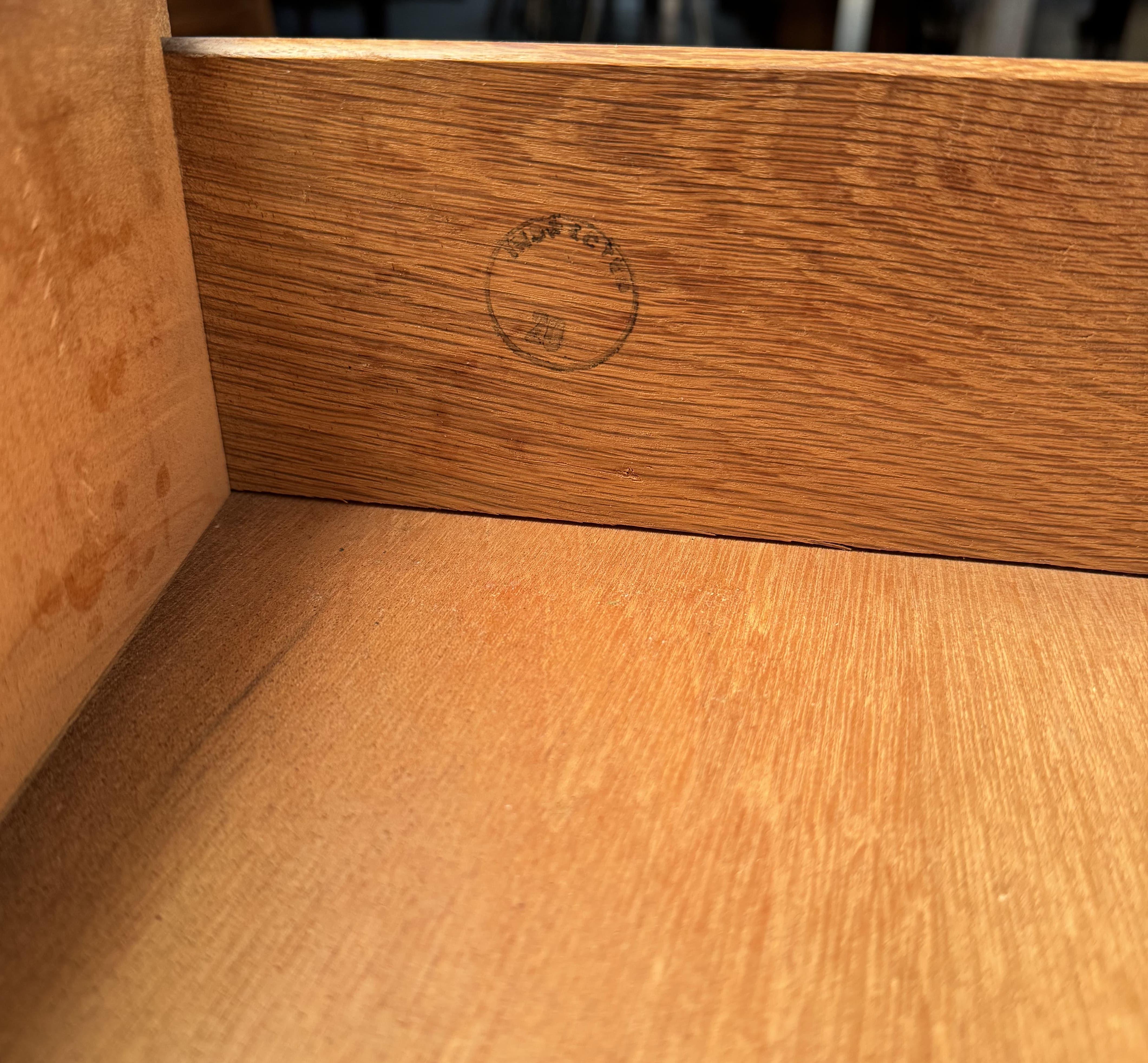 Mid-Century Curved Front Night Stands For Sale 6