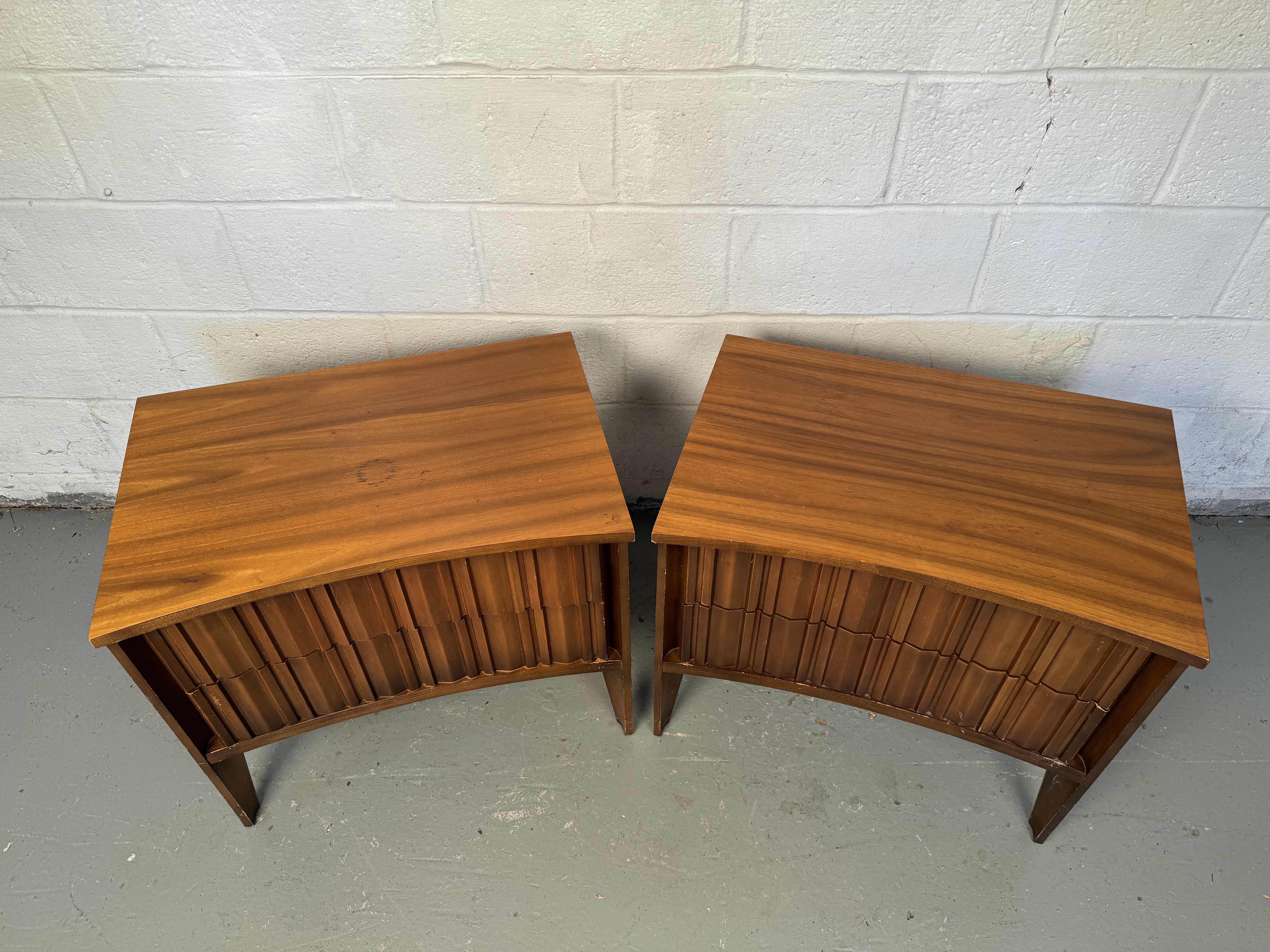 Mid-Century Curved Front Night Stands In Good Condition For Sale In Brooklyn, NY