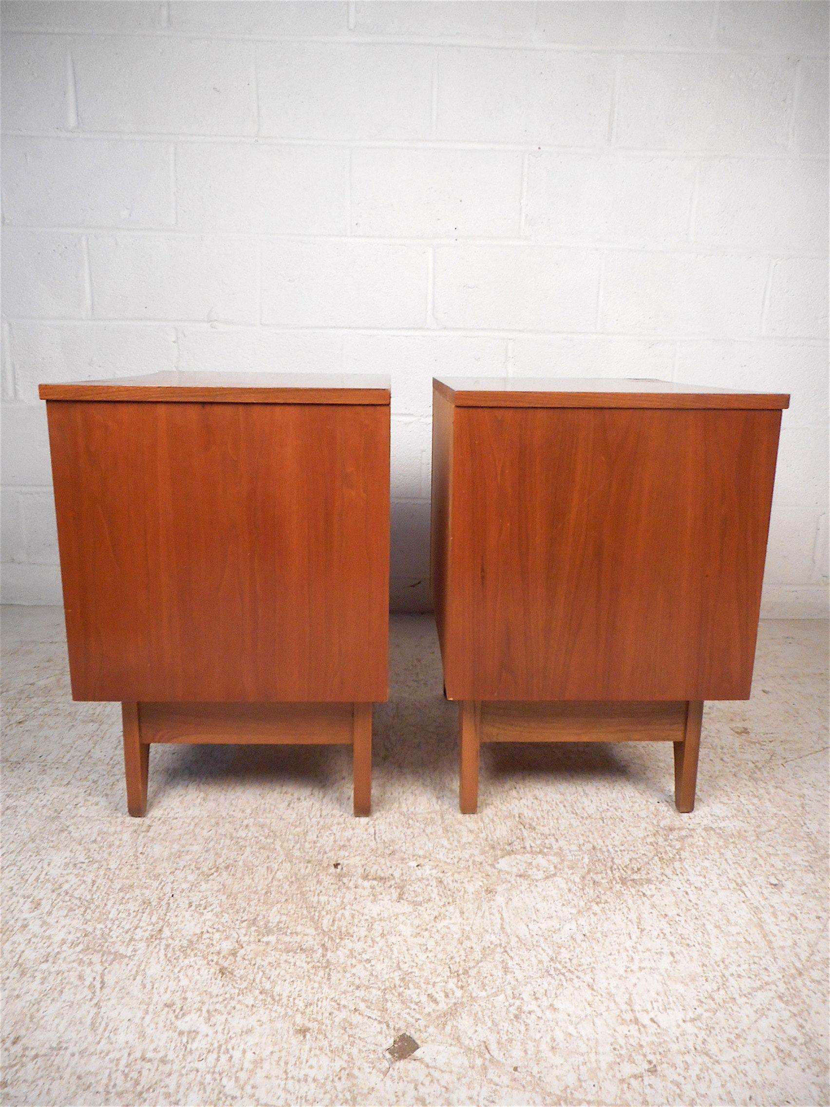 Midcentury Curved Front Nightstands, a Pair 1