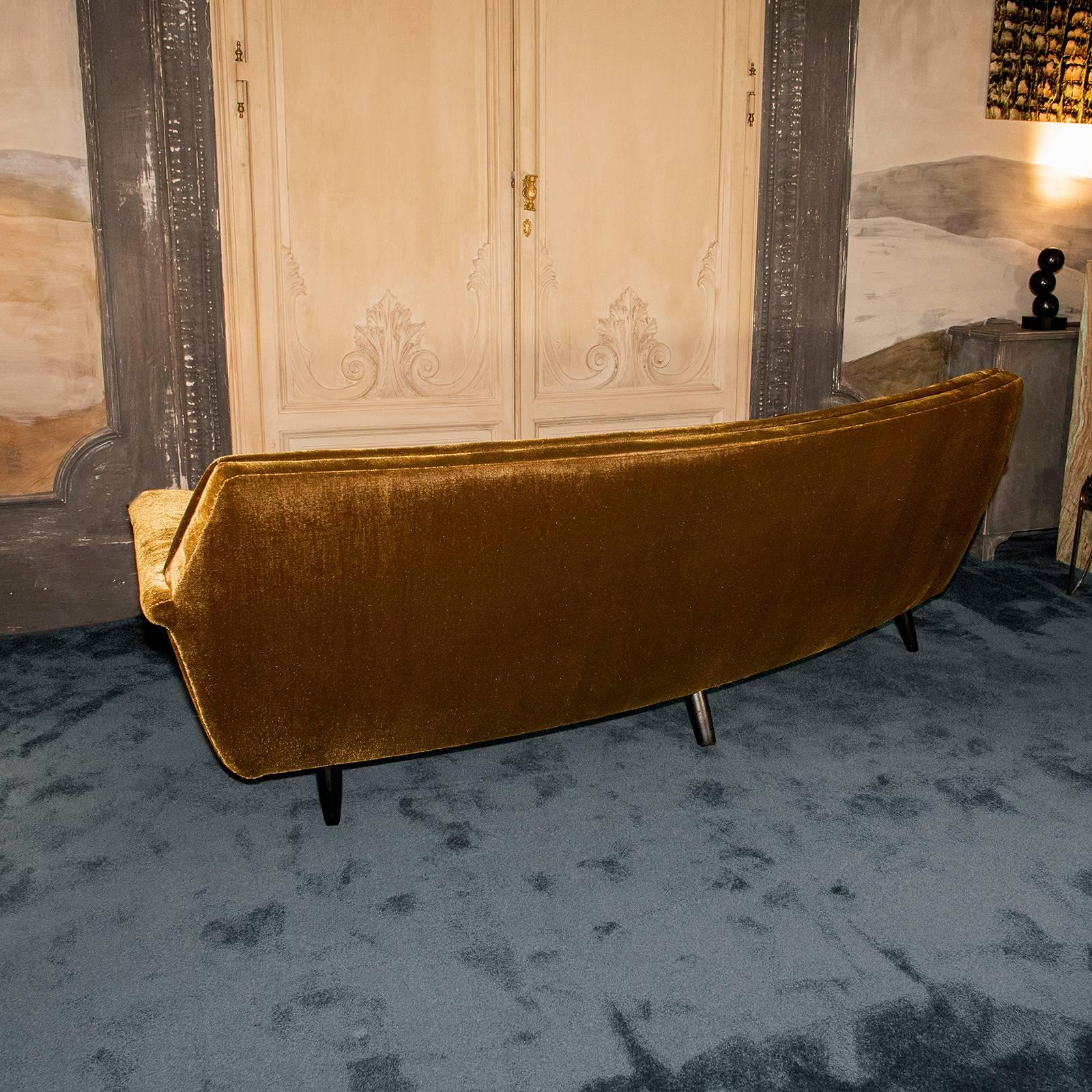 Midcentury Curved Italian Sofa, 1950s In Excellent Condition In Firenze, IT