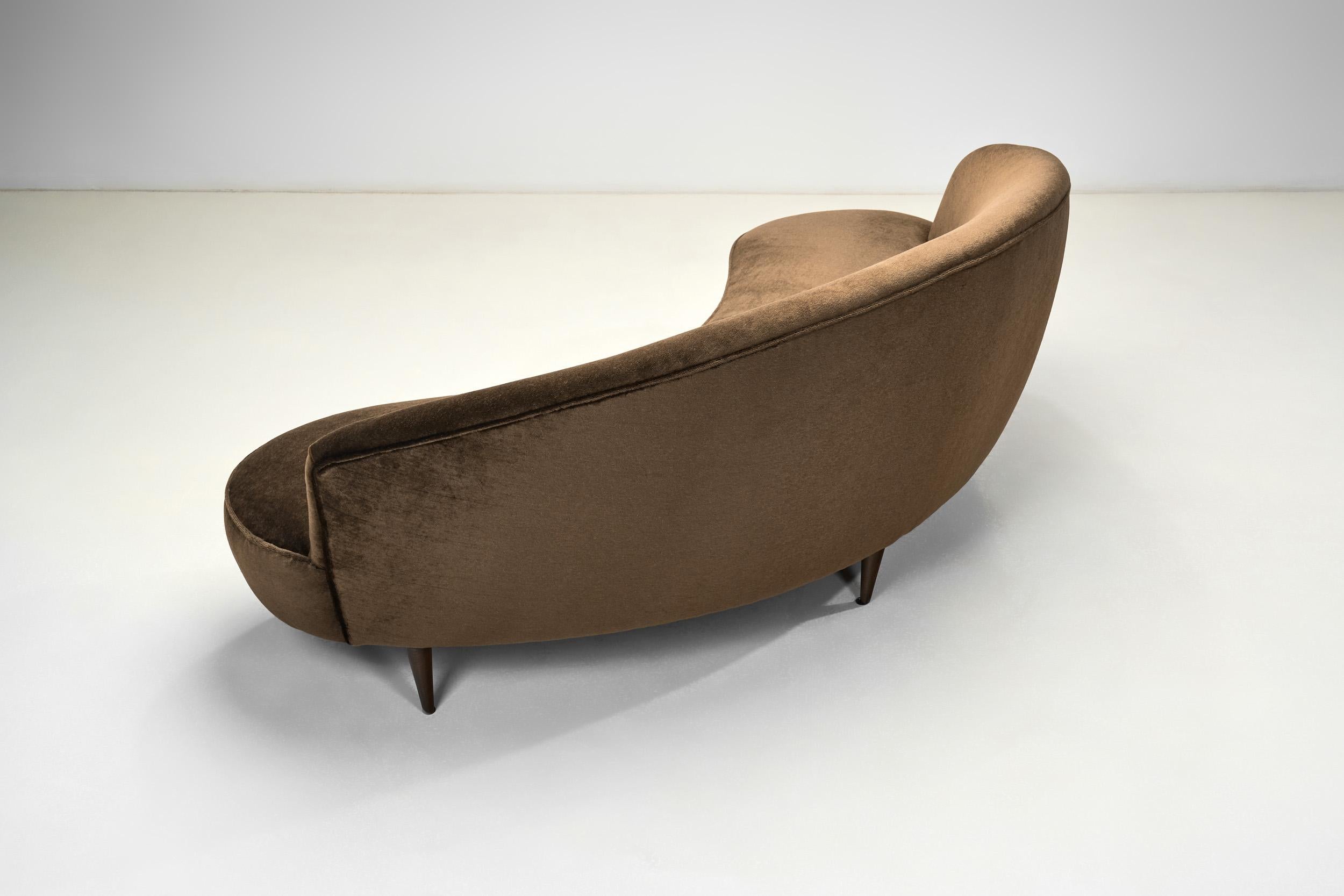Mid-Century Curved Italian Sofa Upholstered in Mohair, Italy ca 1950s For Sale 2