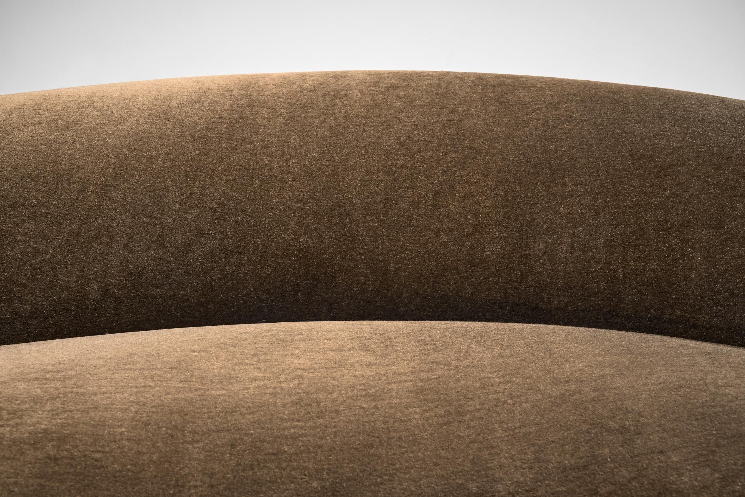 Mid-Century Curved Italian Sofa Upholstered in Mohair, Italy ca 1950s For Sale 4