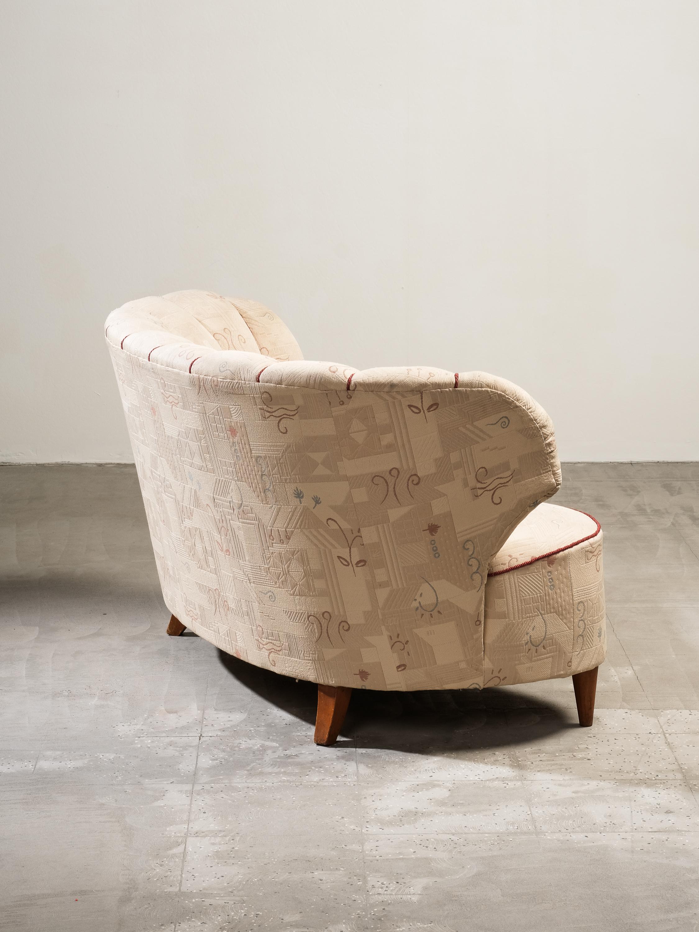 Mid-Century Curved Sofa by Carl-Johan Boman for Boman Oy, Finland, 1940s en venta 5
