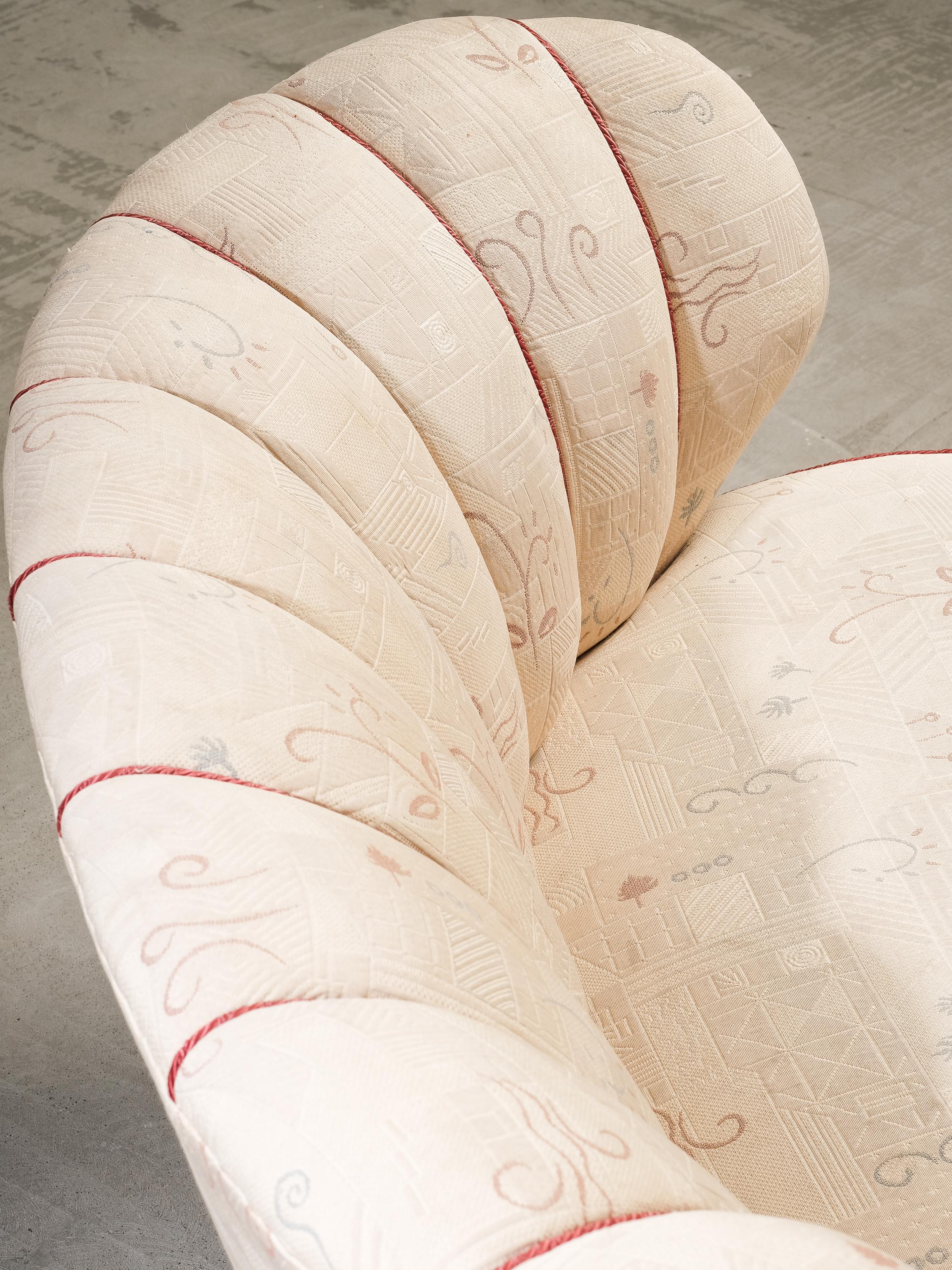 Mid-Century Curved Sofa by Carl-Johan Boman for Boman Oy, Finland, 1940s mediados del siglo XX en venta