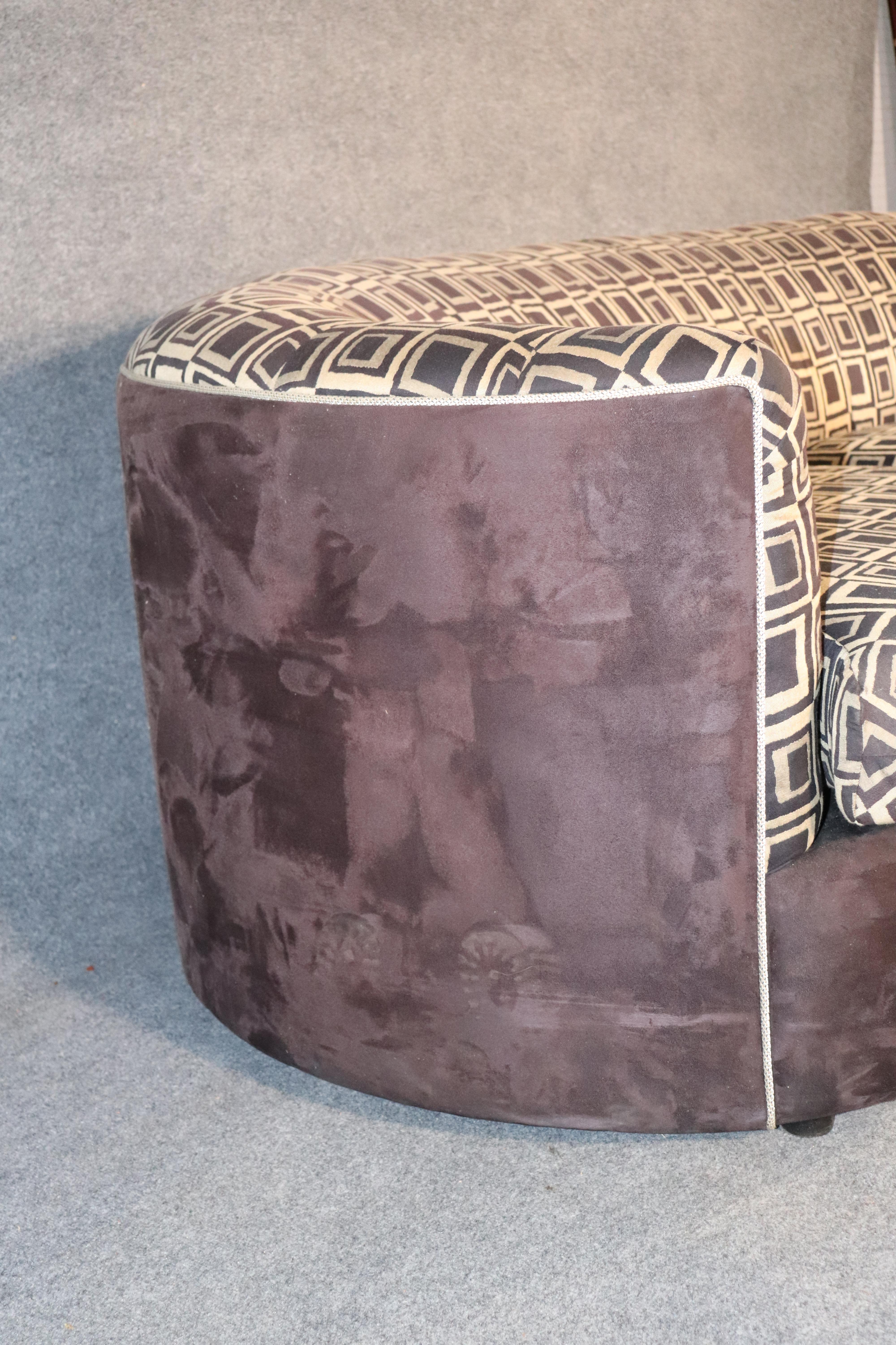 Geschwungenes Sofa aus der Jahrhundertmitte (20. Jahrhundert) im Angebot