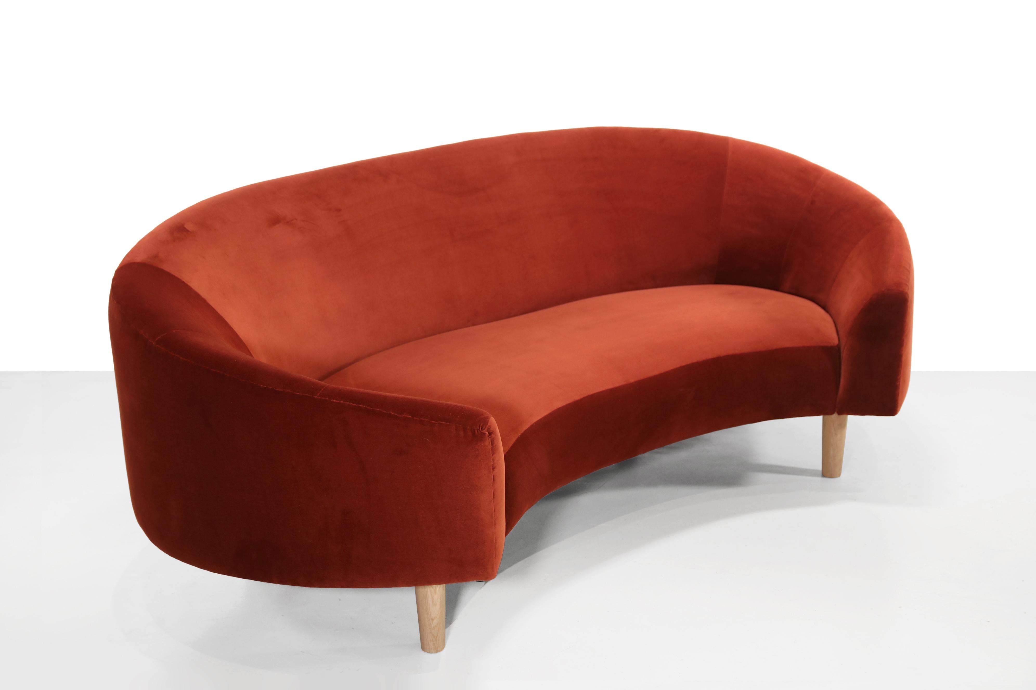 Mid-Century Modern Mid century curved sofa in red velvet and oak For Sale