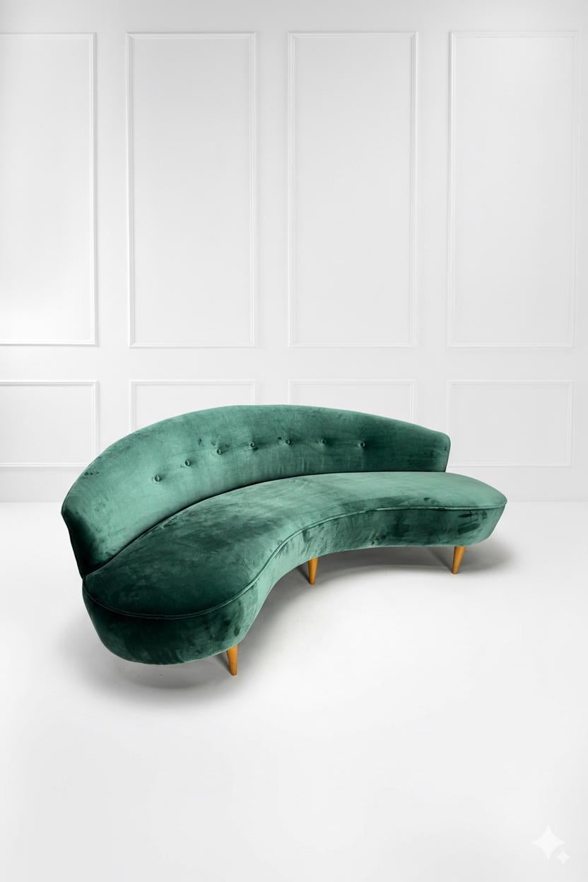 Mid-Century Modern Mid-century curved sofa in the style of Federico Munari (Dedar fabric), Italy en vente