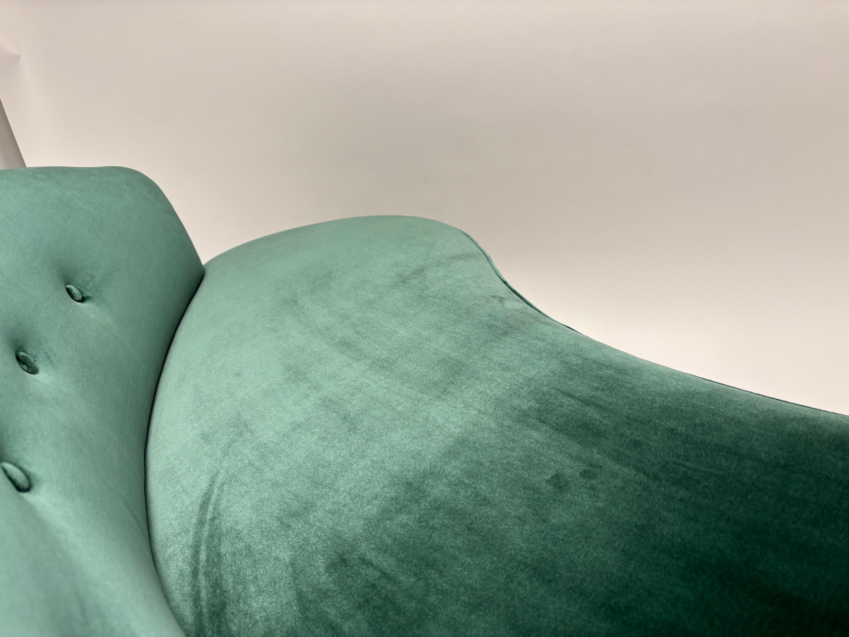 Mid-century curved sofa in the style of Federico Munari (Dedar fabric), Italy en vente 1