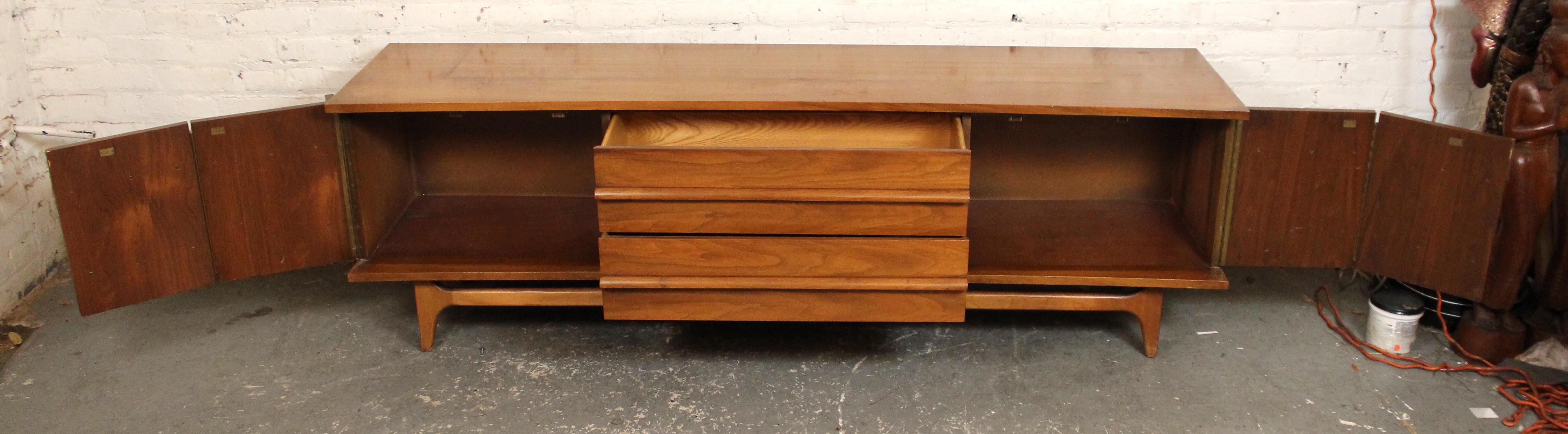 Mid-Century Curved Walnut Credenza by Young Manufacturing For Sale 3