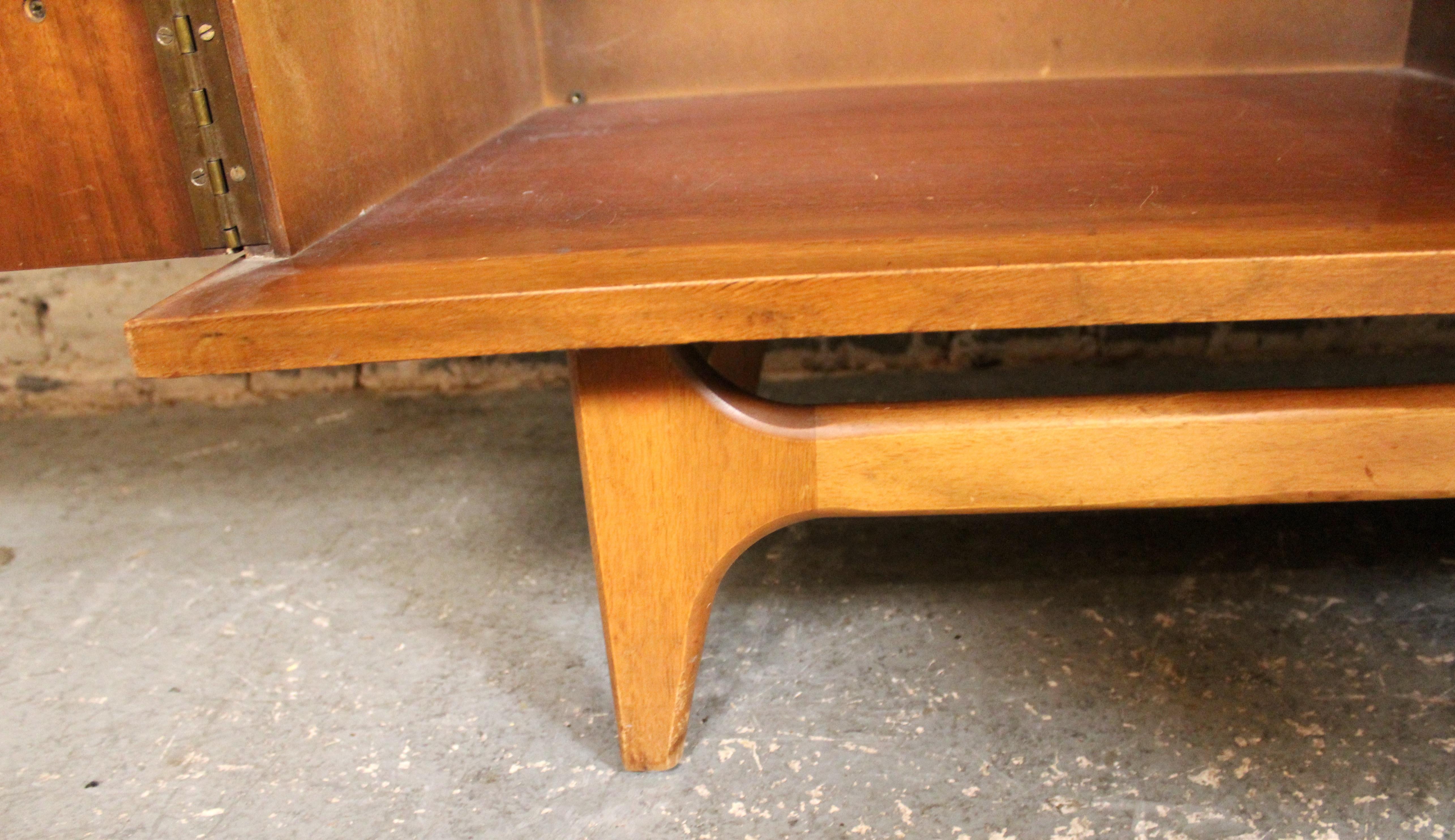 Mid-Century Curved Walnut Credenza by Young Manufacturing For Sale 6