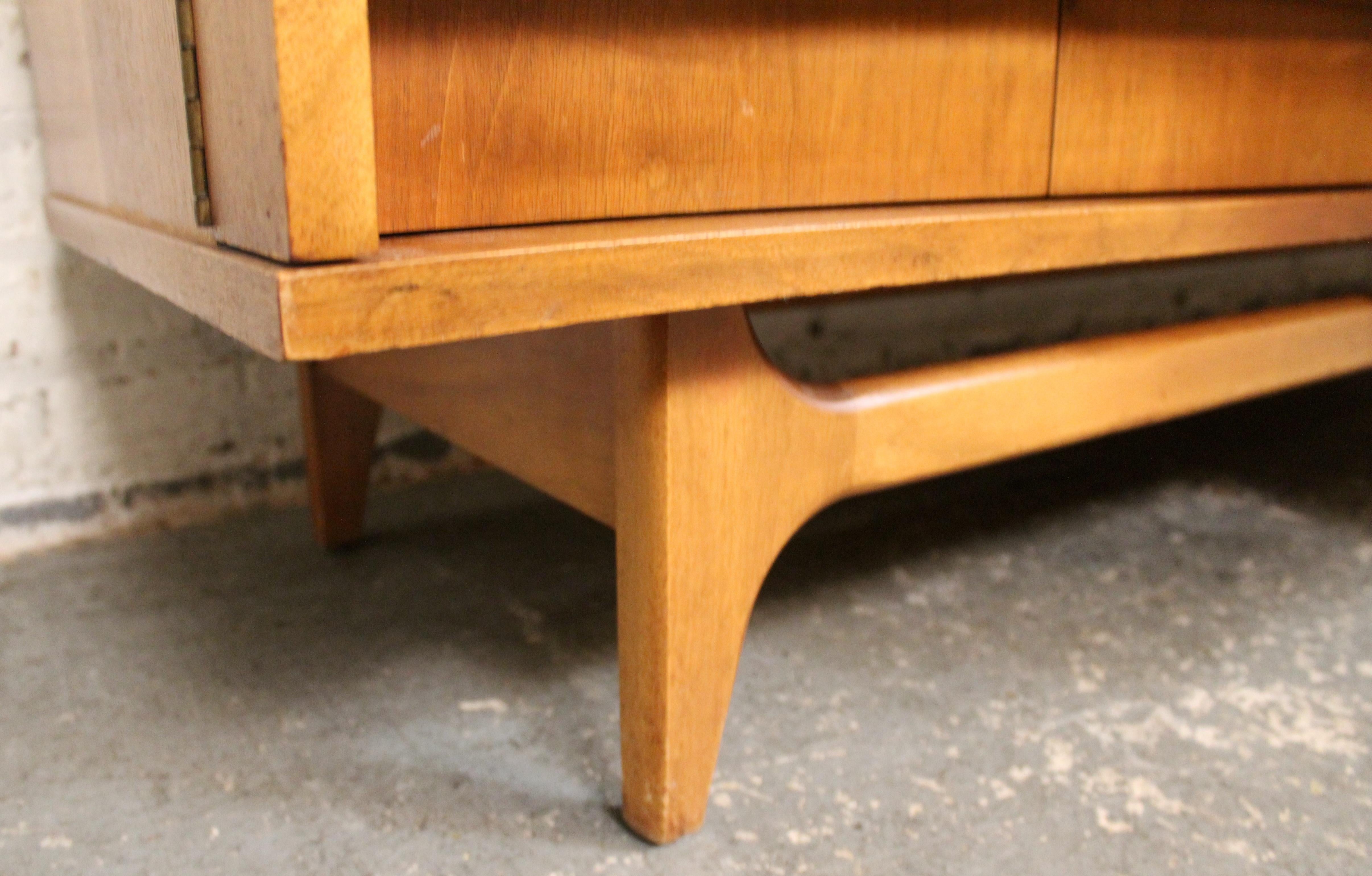 Mid-Century Curved Walnut Credenza by Young Manufacturing For Sale 10