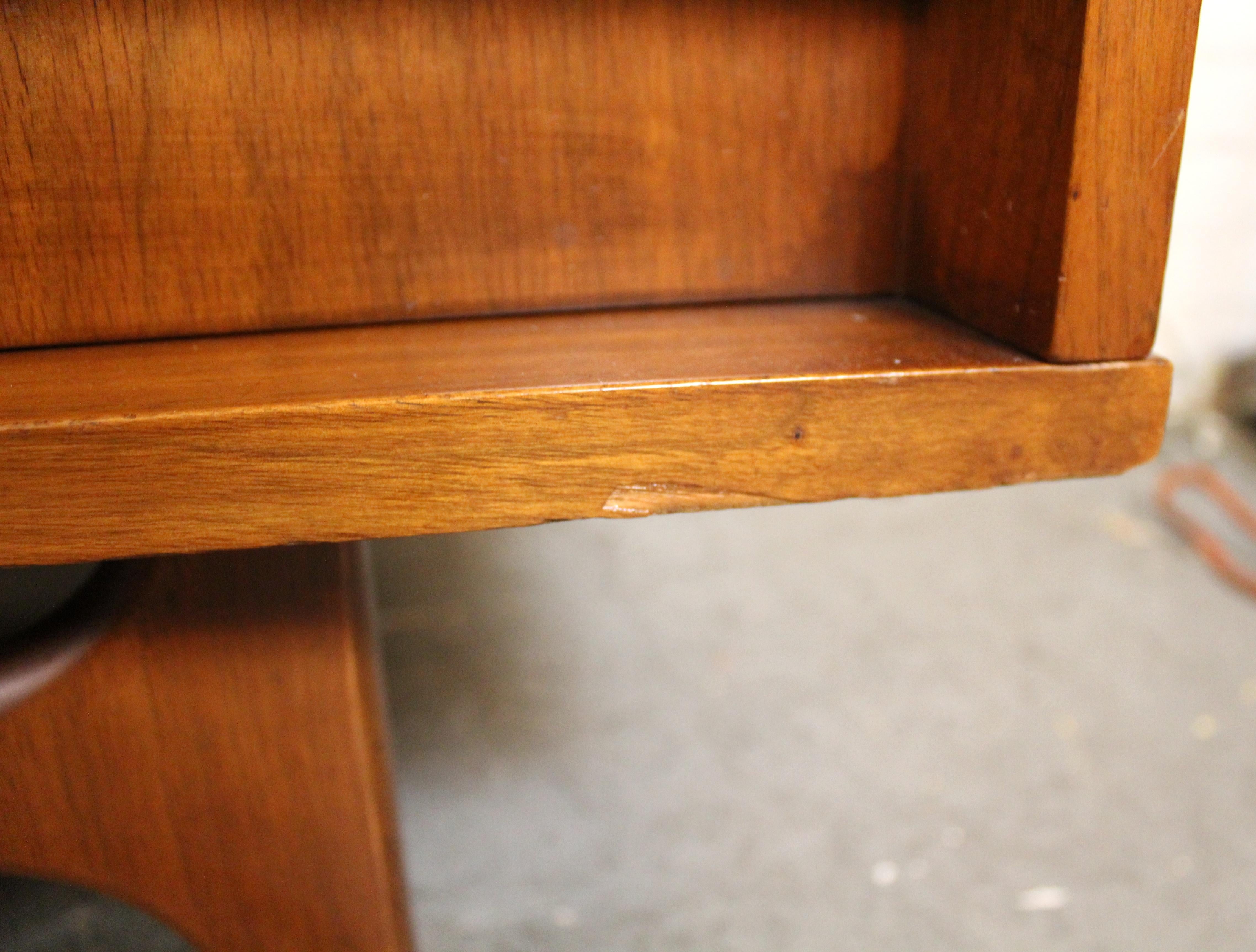 Mid-Century Curved Walnut Credenza by Young Manufacturing For Sale 12