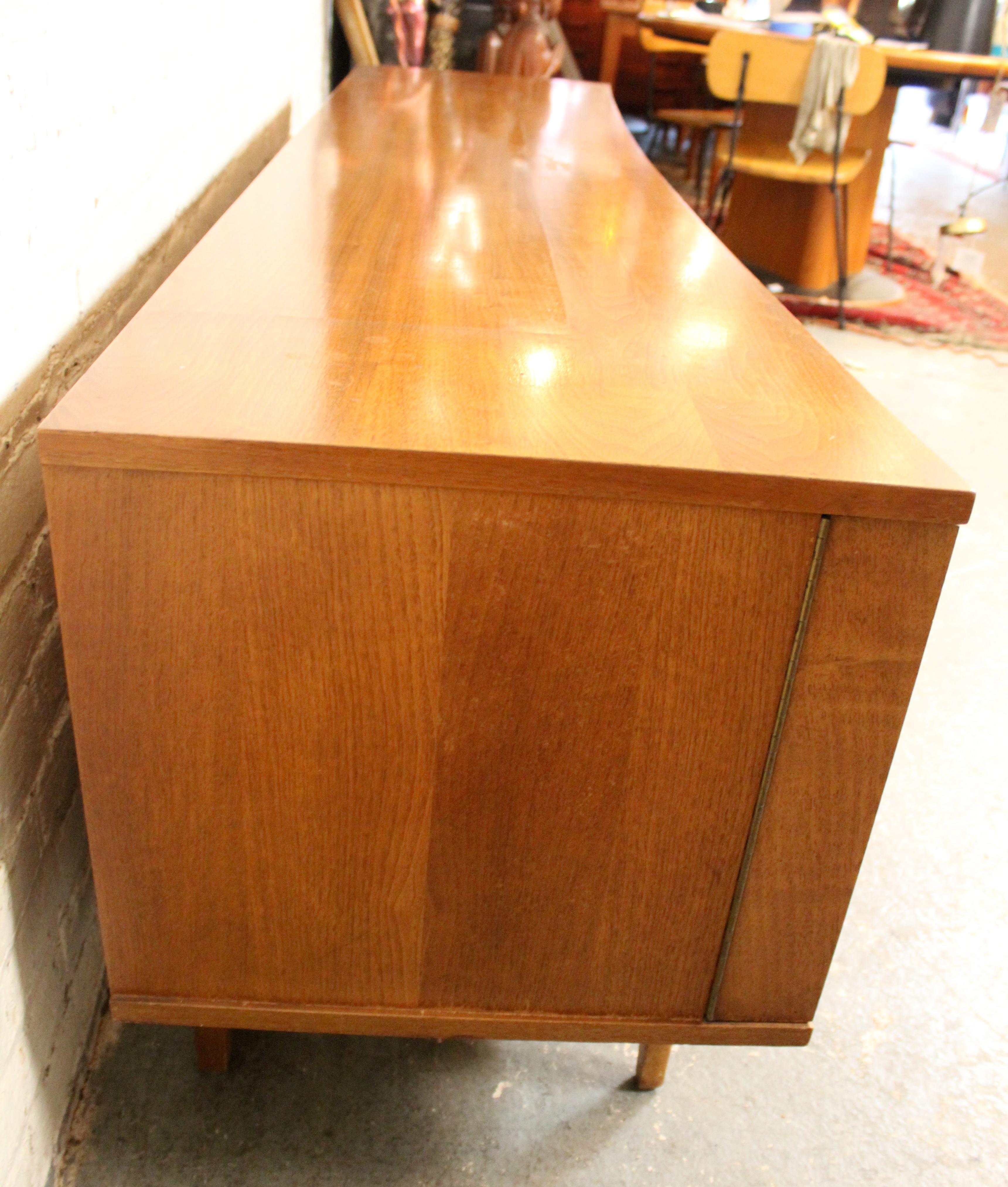 Mid-Century Curved Walnut Credenza by Young Manufacturing In Good Condition For Sale In Brooklyn, NY