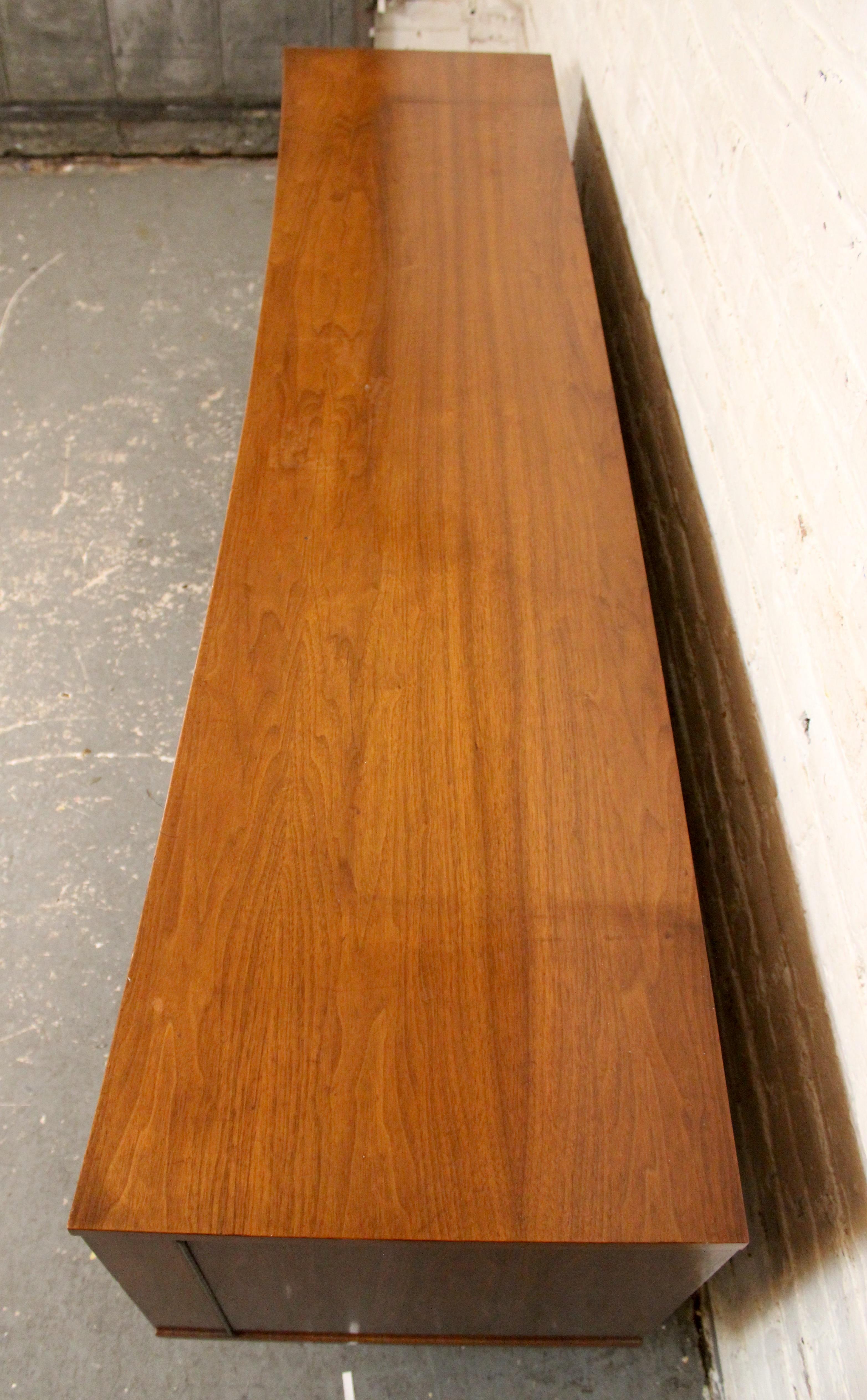 Mid-Century Curved Walnut Credenza by Young Manufacturing For Sale 1