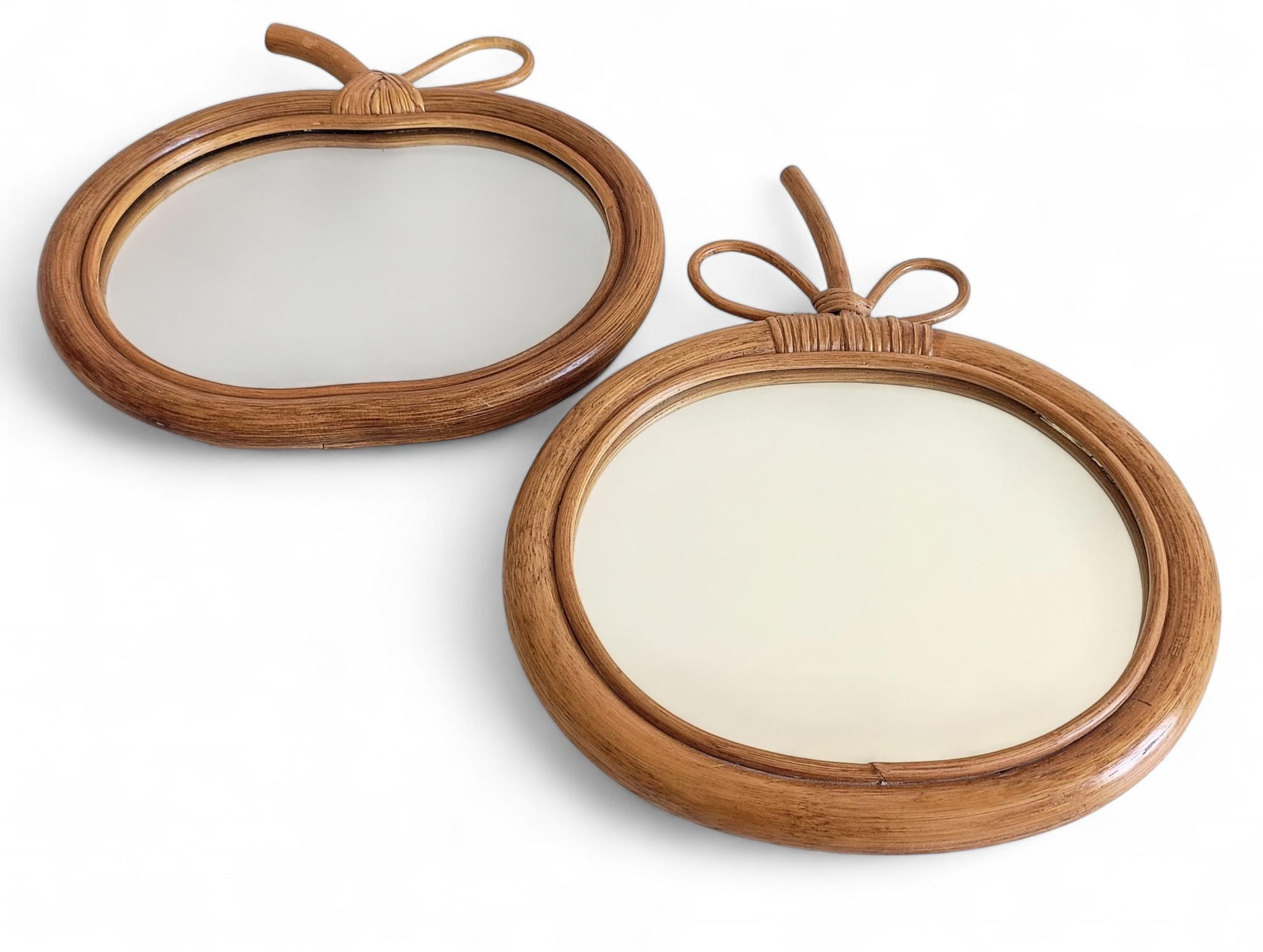 Coppia di specchi a forma di mela in Wood e Rattan di metà secolo, Francia, anni '60 in vendita 5