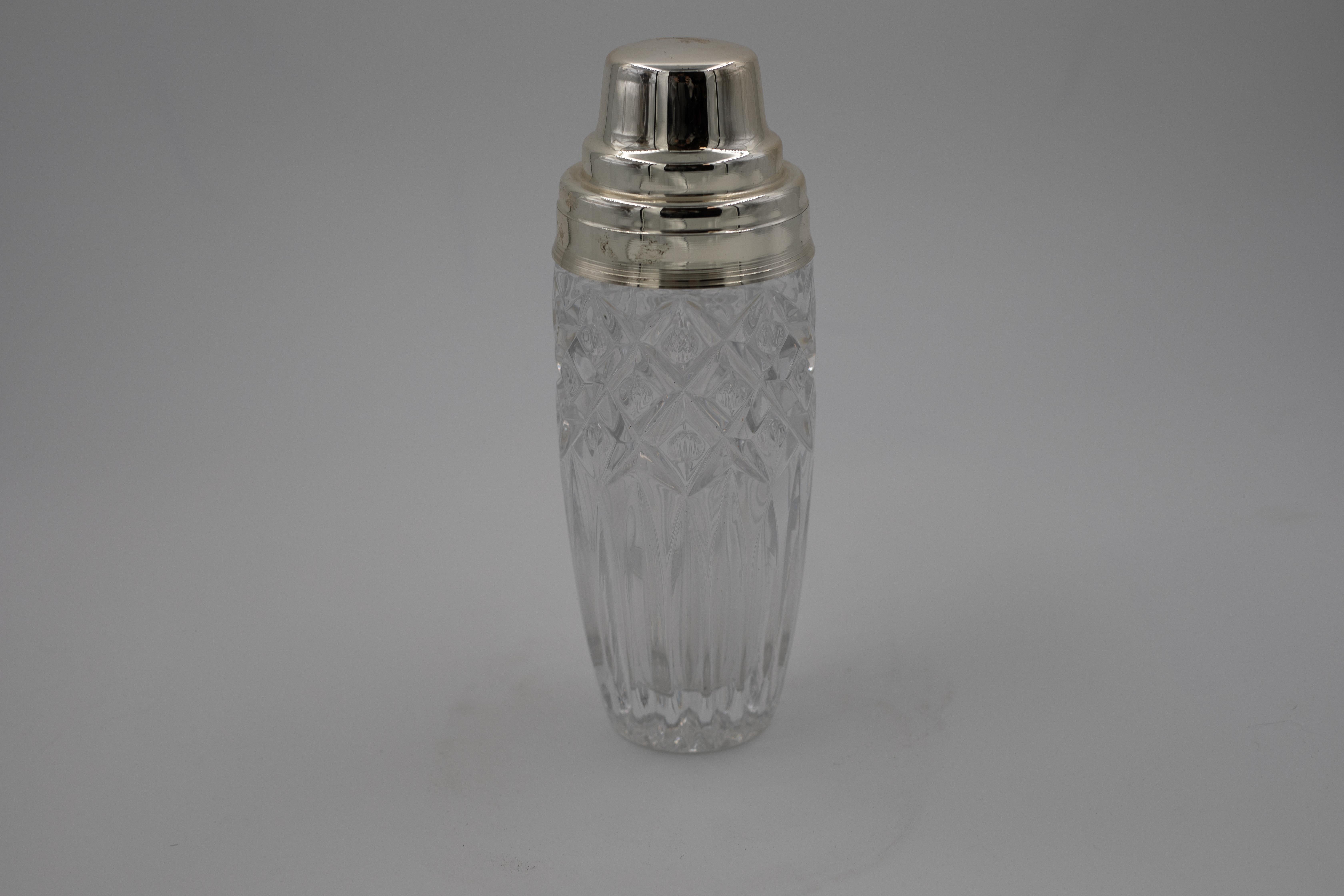 Cocktail Shaker aus geschliffenem Kristall aus der Jahrhundertmitte mit versilbertem Deckel im Angebot 1