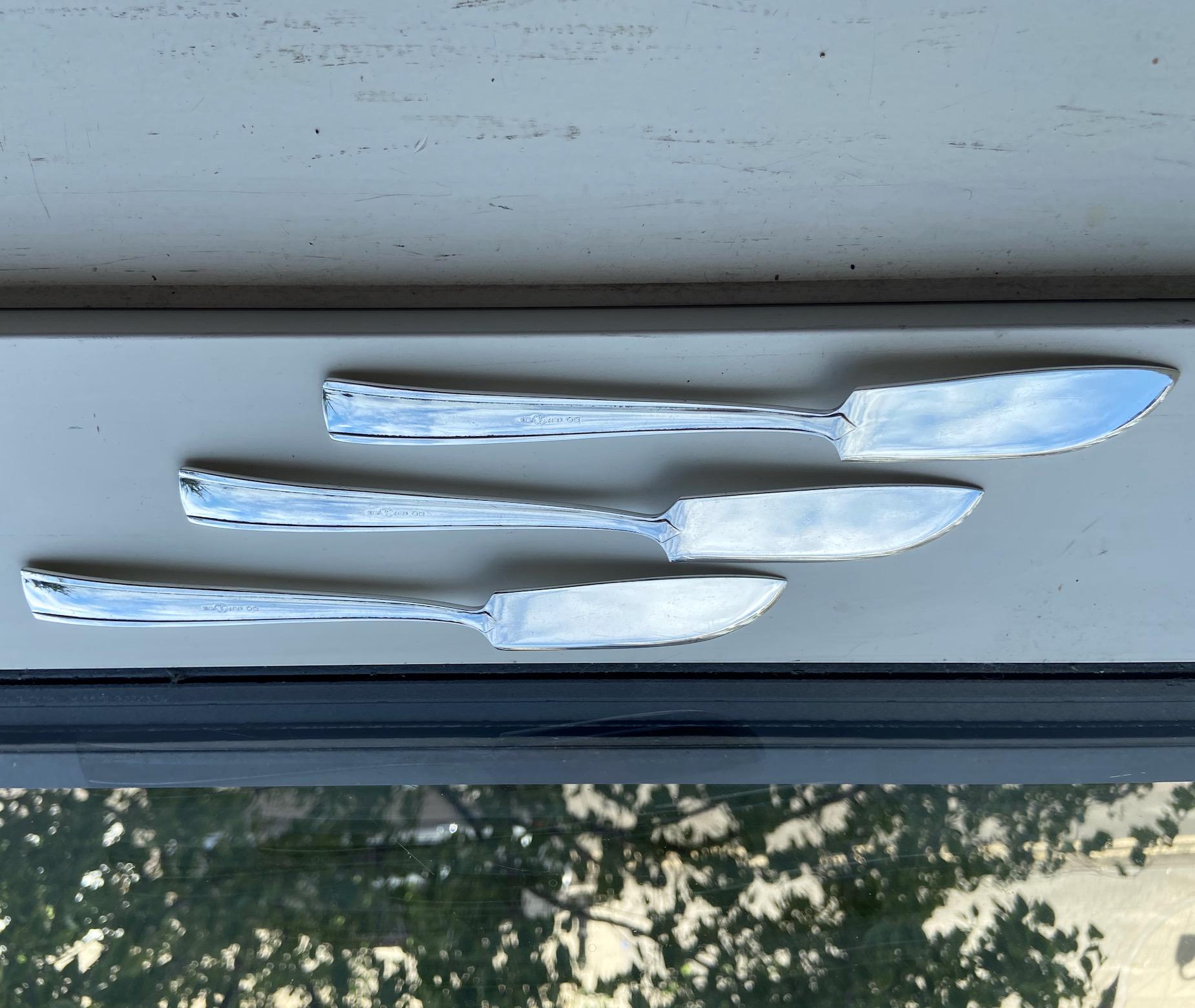 mid-century cutlery sets for 6, A Krupp, 42 pieces each, attributed to Gio Ponti For Sale 5