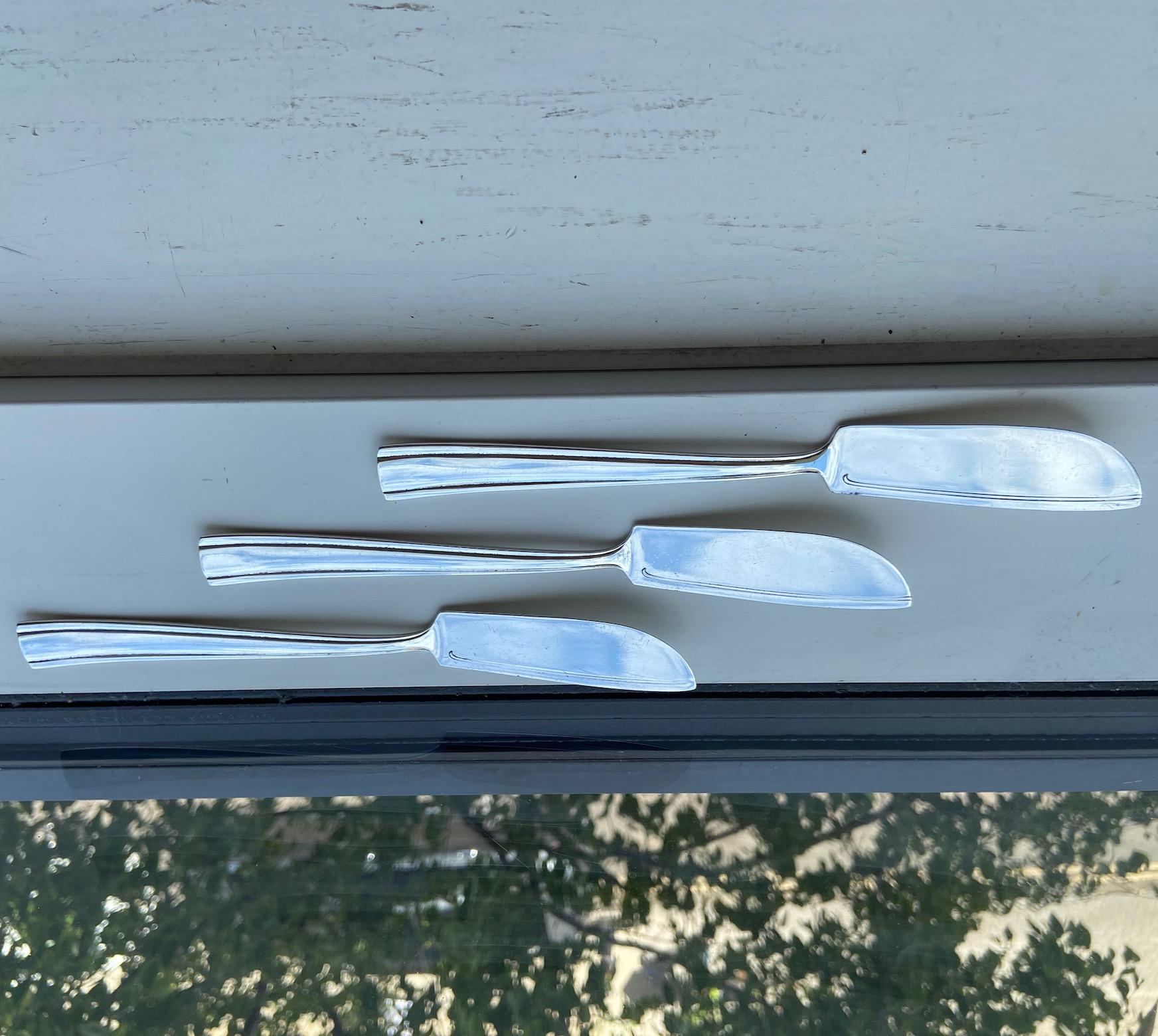 mid-century cutlery sets for 6, A Krupp, 42 pieces each, attributed to Gio Ponti For Sale 6