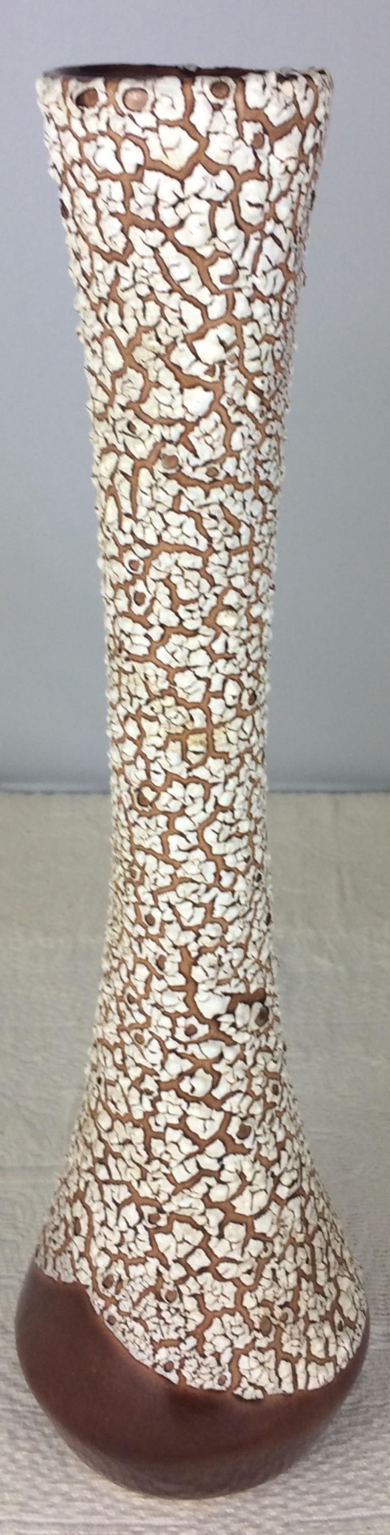 Milieu du XXe siècle Vase en poterie beige du milieu du siècle dernier de Vallauris, signé 