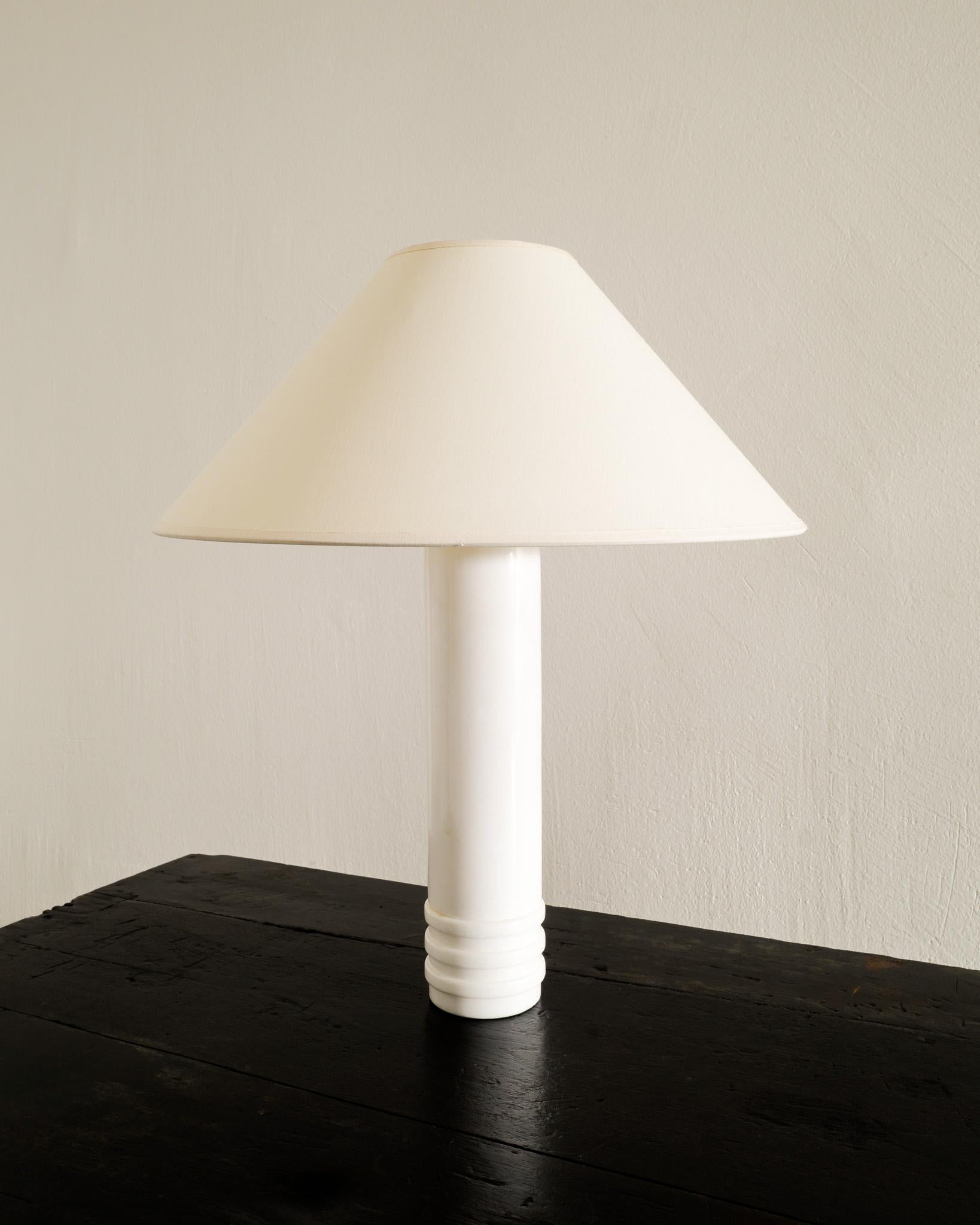 Mid Century Cylinder Table Bed Lamp in Solid White Marble by Bergboms, 1960s In Good Condition For Sale In Stockholm, SE