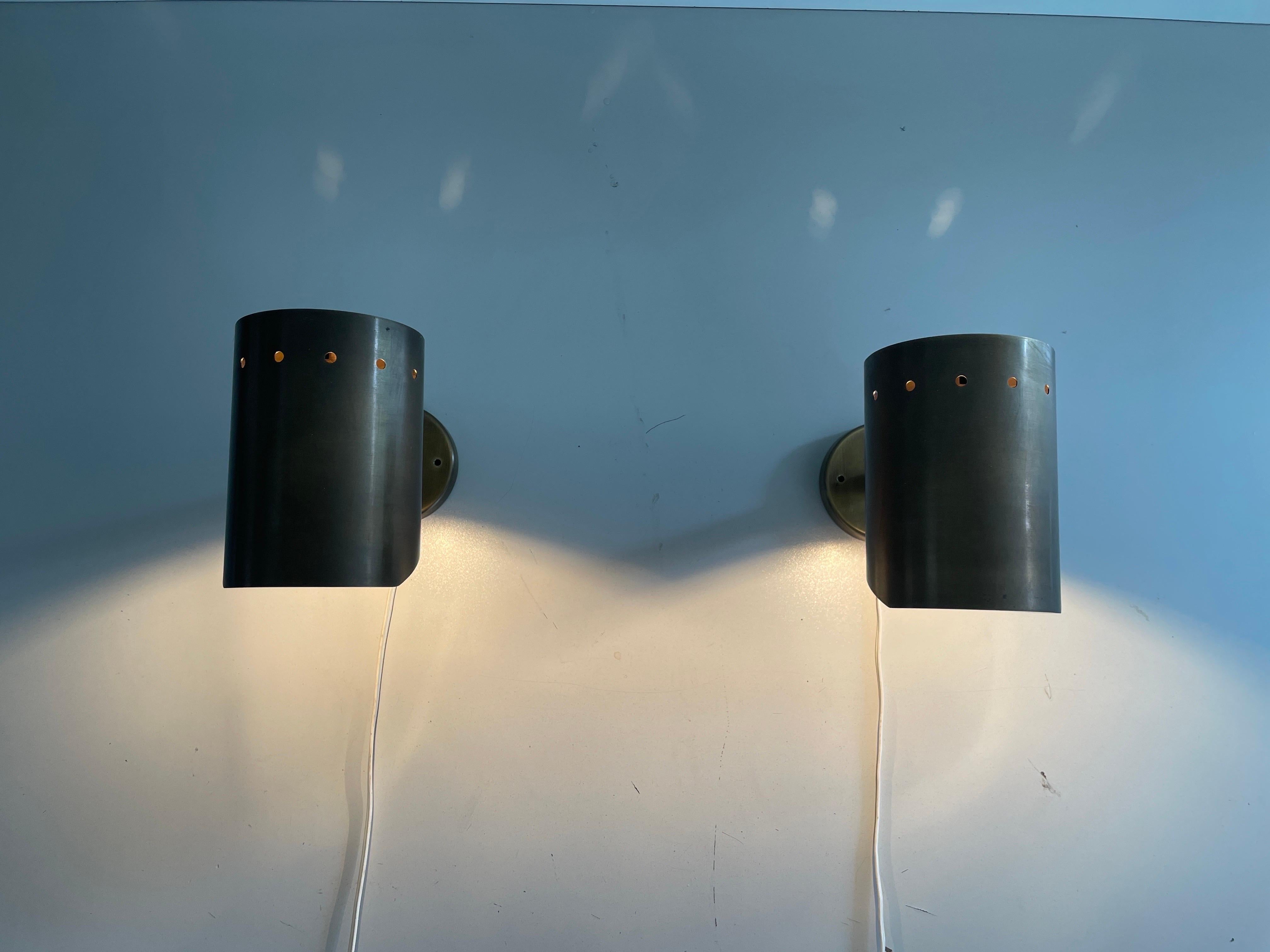 Coppia di lampade cilindriche in ottone di metà secolo con finitura anticata, anni '50, Italia in vendita 3