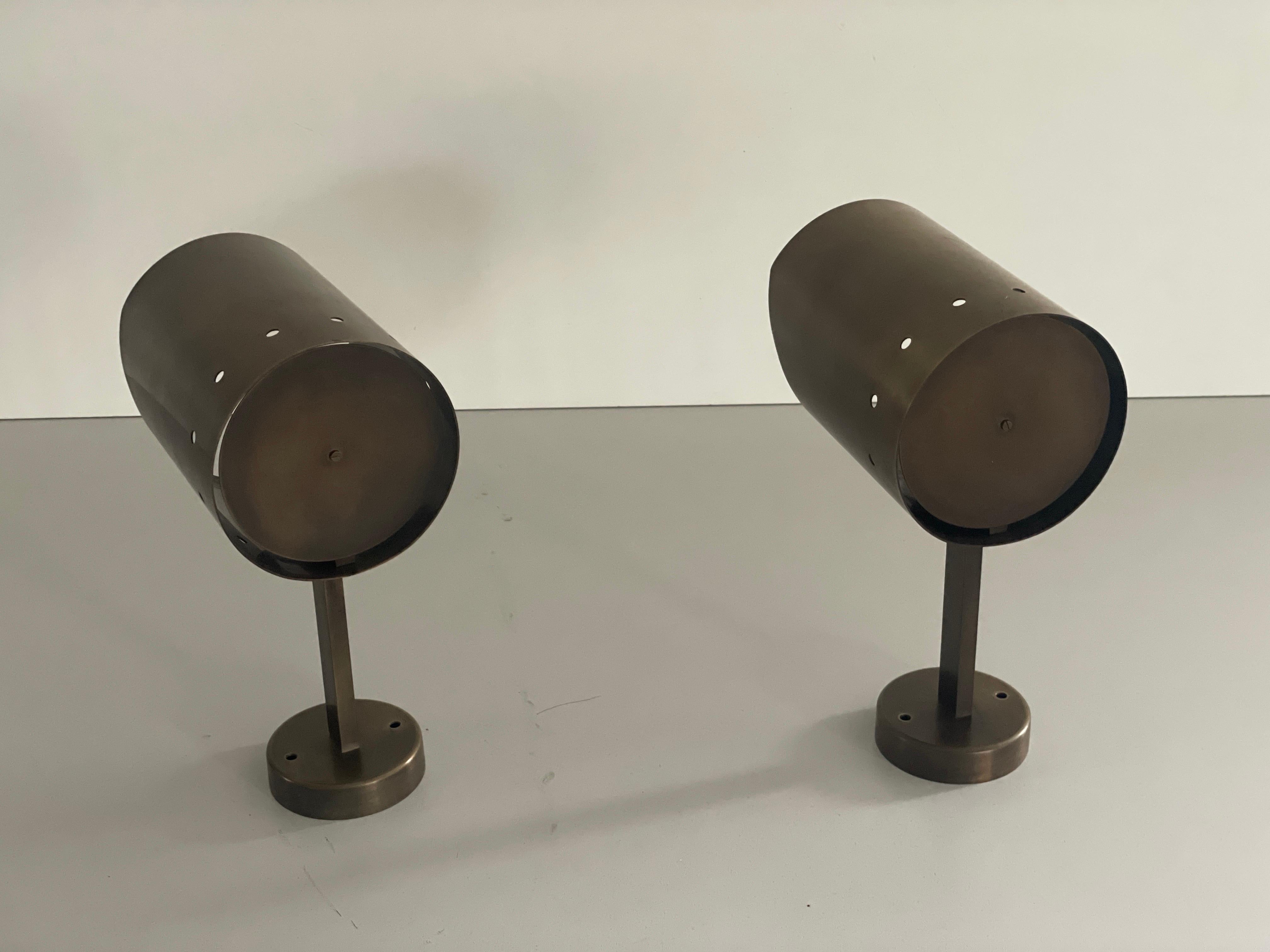 Coppia di lampade cilindriche in ottone di metà secolo con finitura anticata, anni '50, Italia in vendita 3