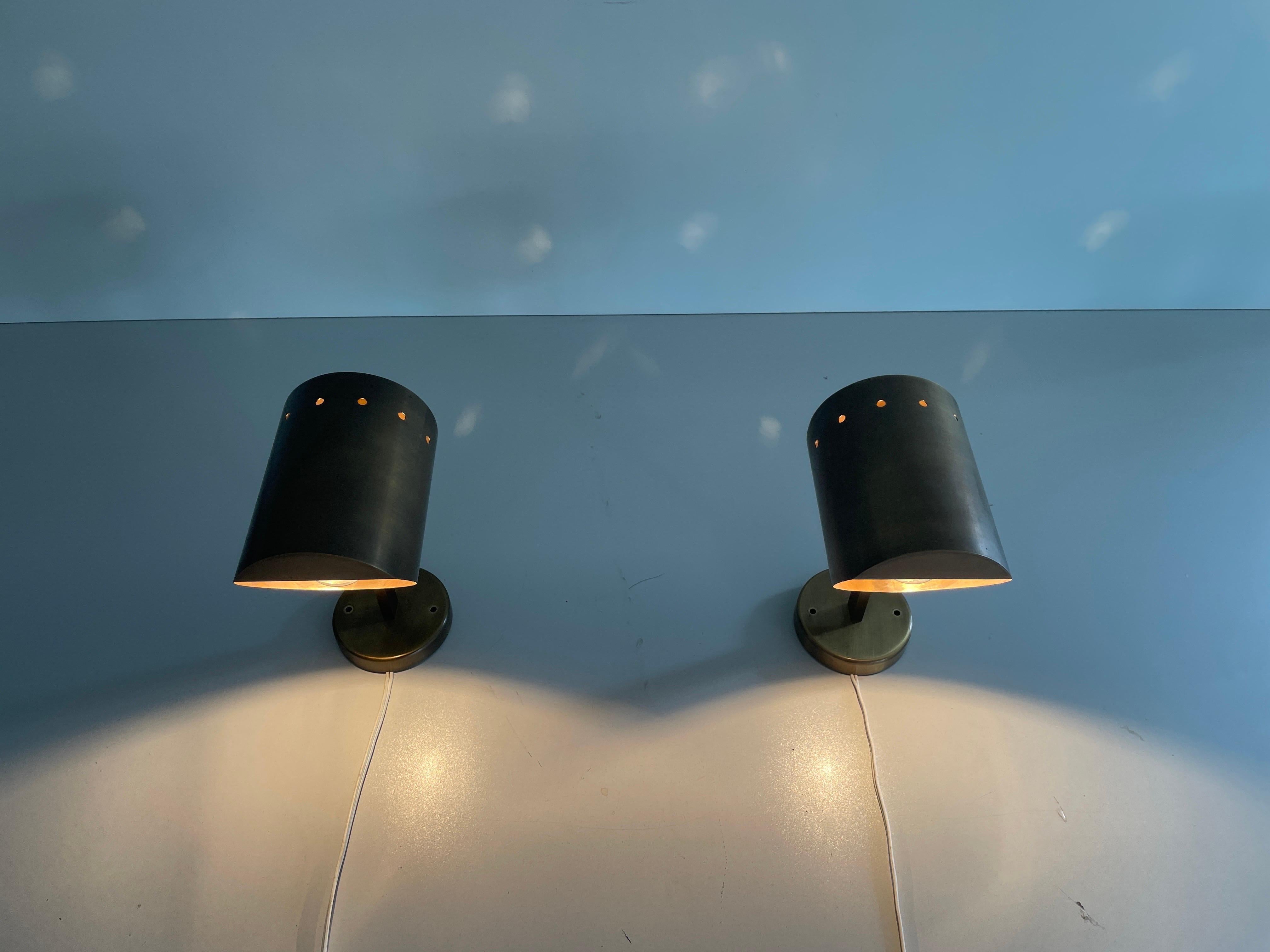 Coppia di lampade cilindriche in ottone di metà secolo con finitura anticata, anni '50, Italia in vendita 5