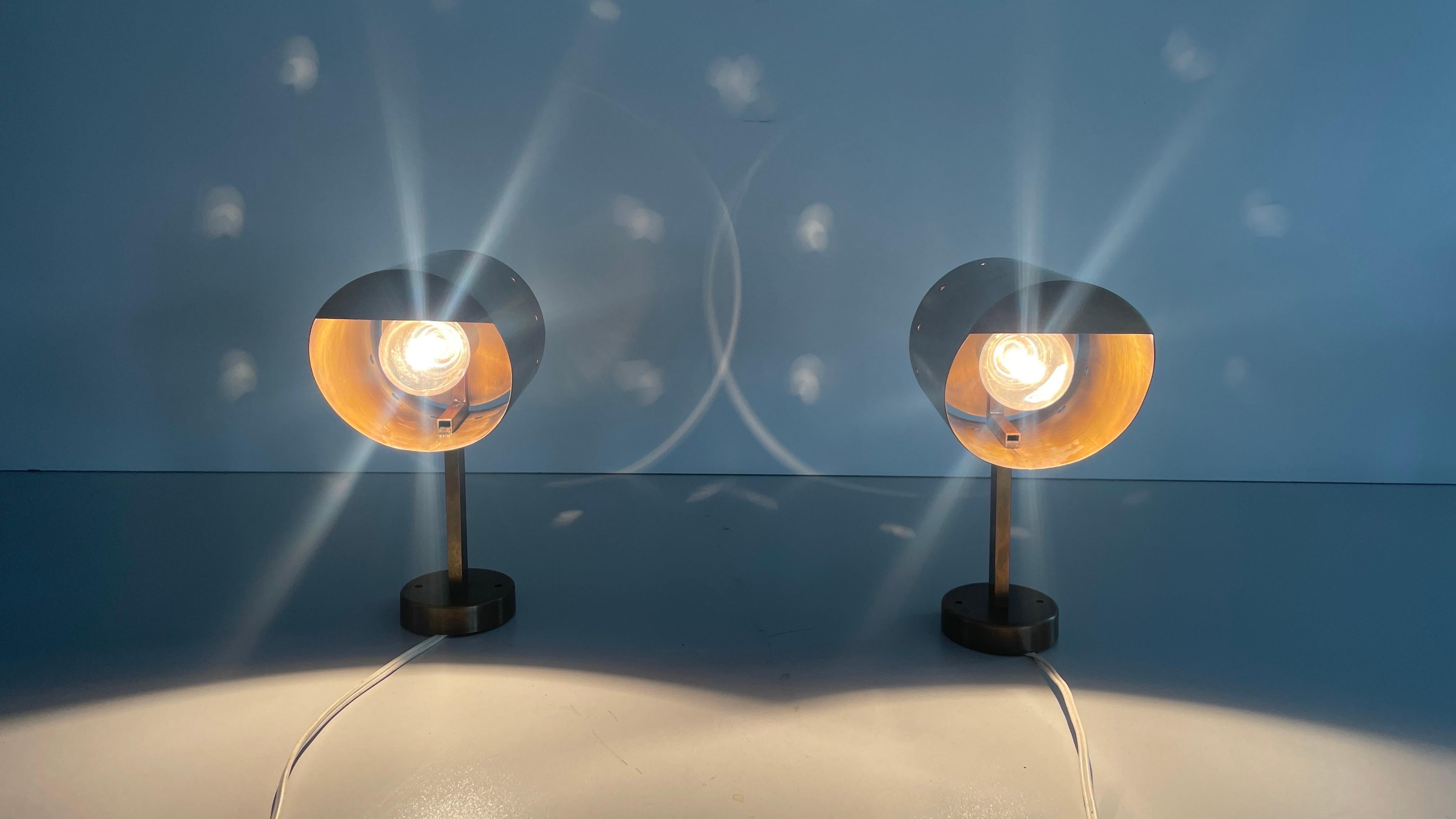 Coppia di lampade cilindriche in ottone di metà secolo con finitura anticata, anni '50, Italia in vendita 5