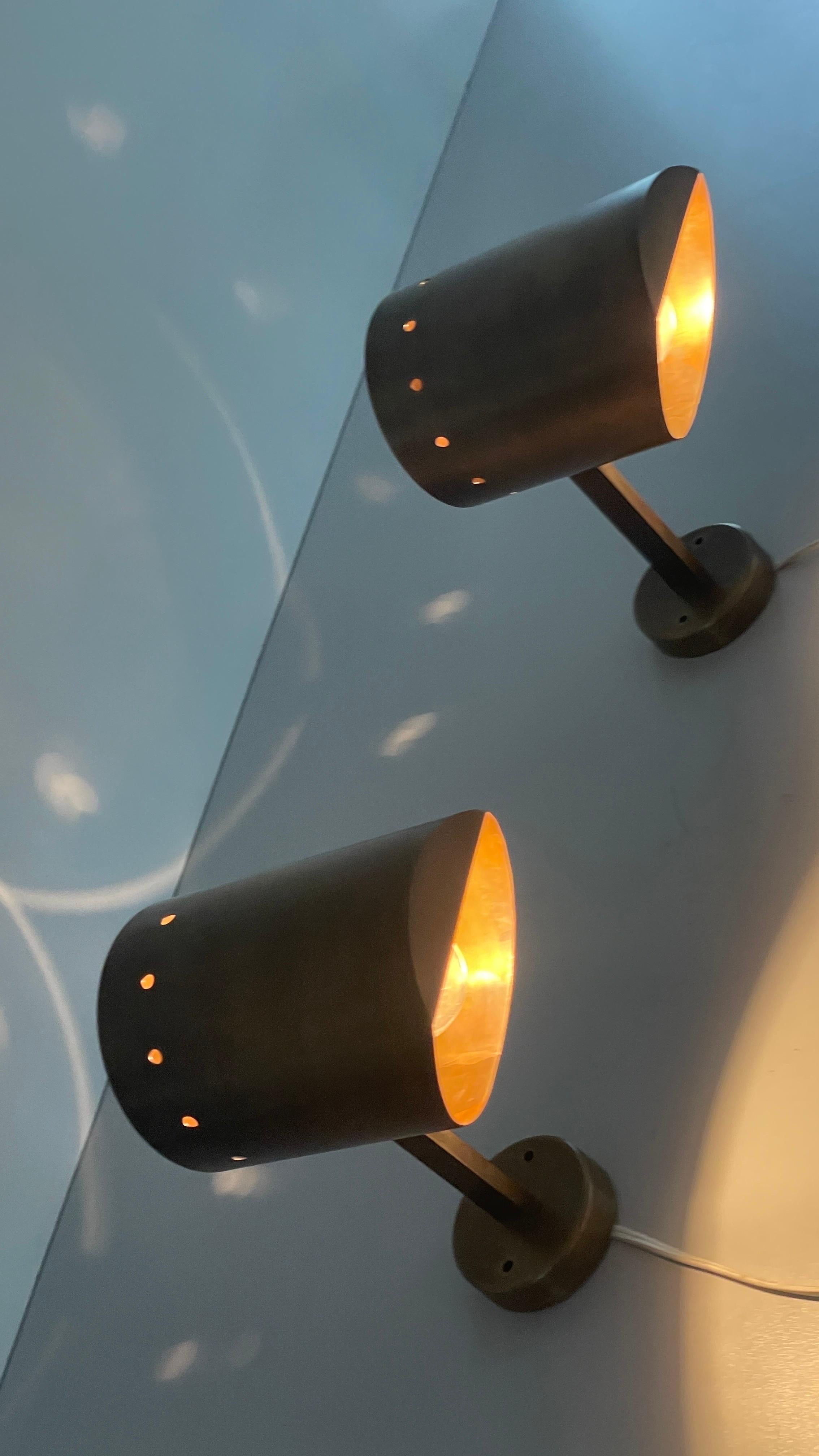 Coppia di lampade cilindriche in ottone di metà secolo con finitura anticata, anni '50, Italia in vendita 8