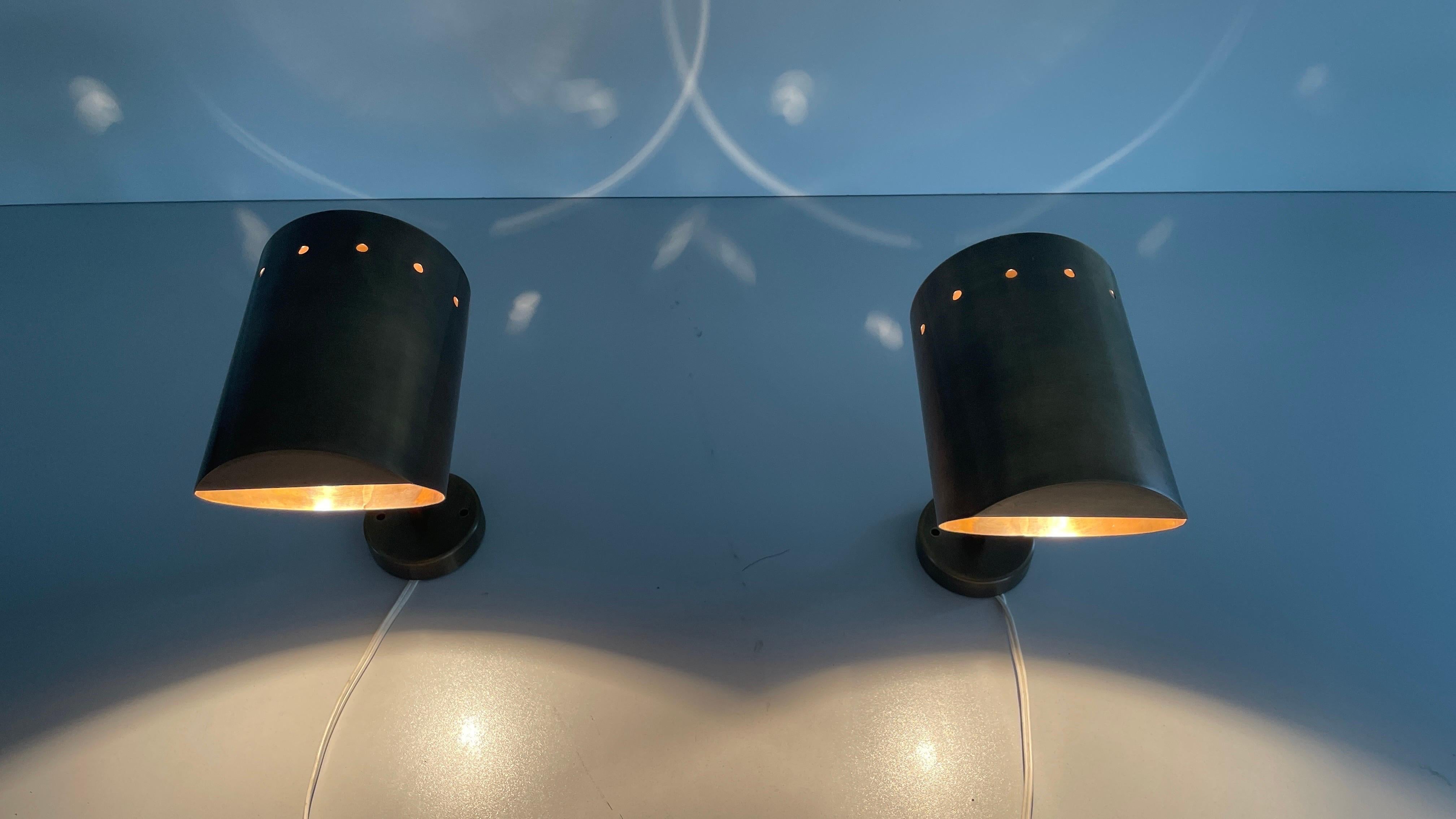 Coppia di lampade cilindriche in ottone di metà secolo con finitura anticata, anni '50, Italia in vendita 9