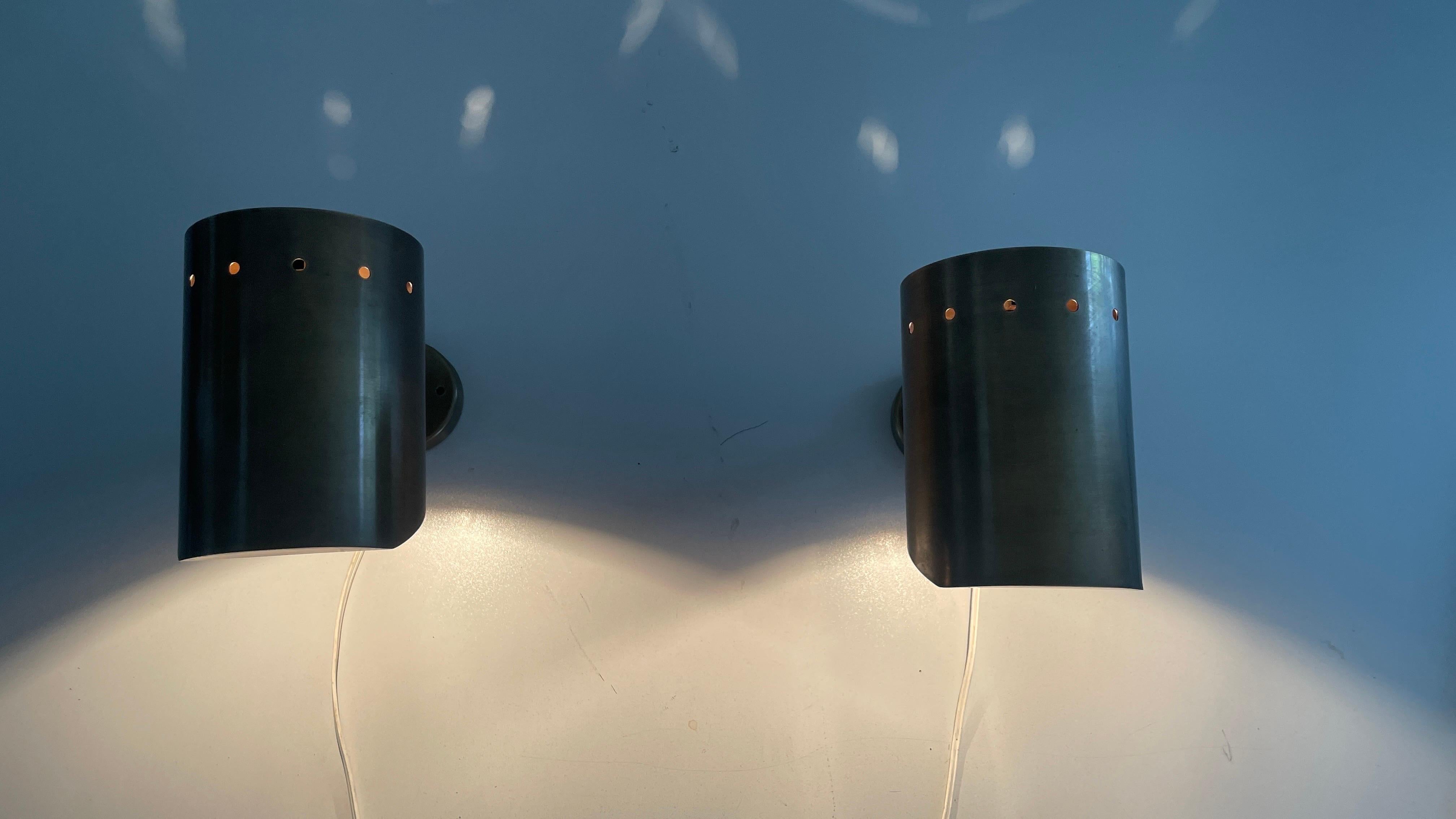 Coppia di lampade cilindriche in ottone di metà secolo con finitura anticata, anni '50, Italia in vendita 10