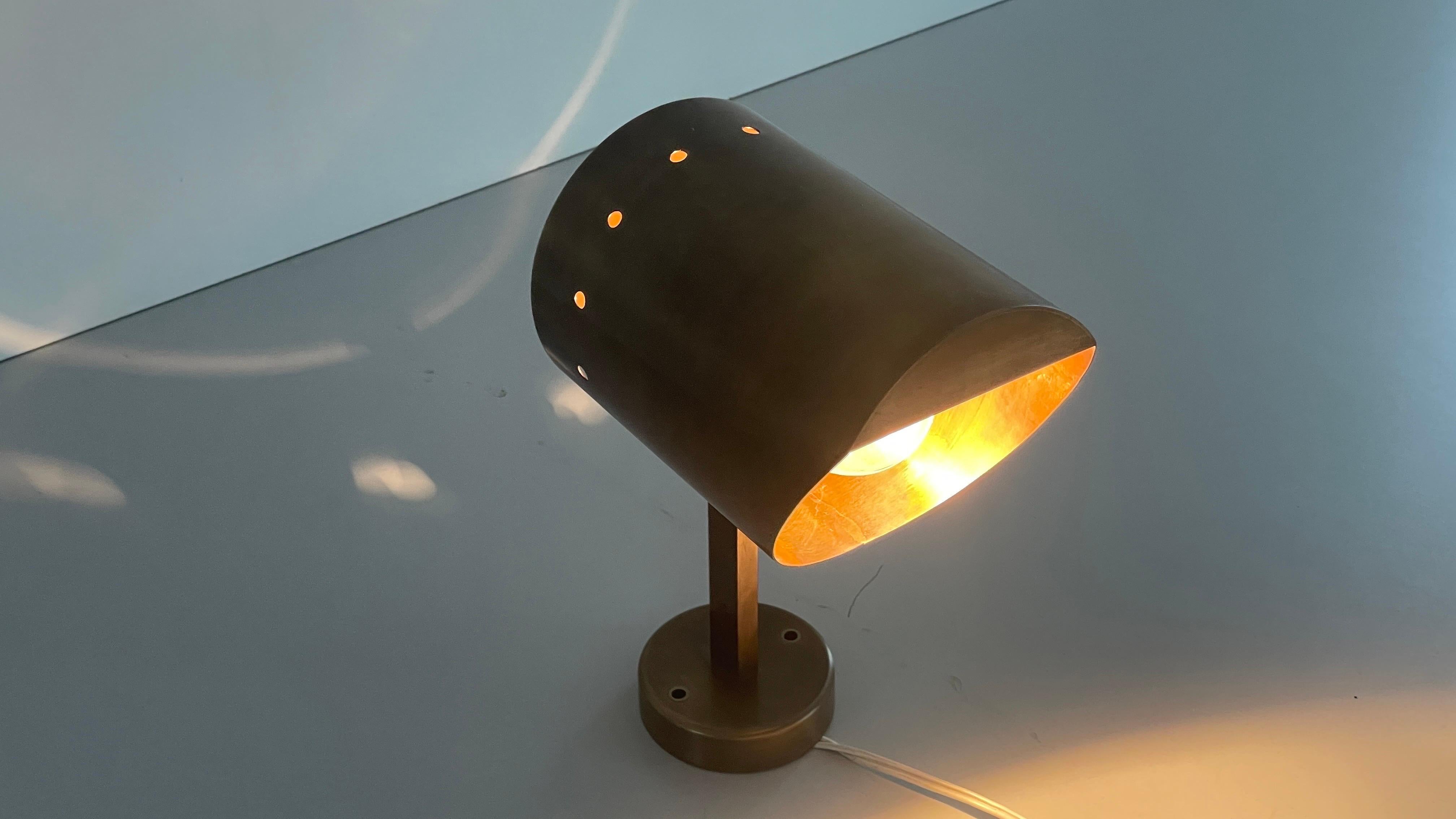 Coppia di lampade cilindriche in ottone di metà secolo con finitura anticata, anni '50, Italia in vendita 12