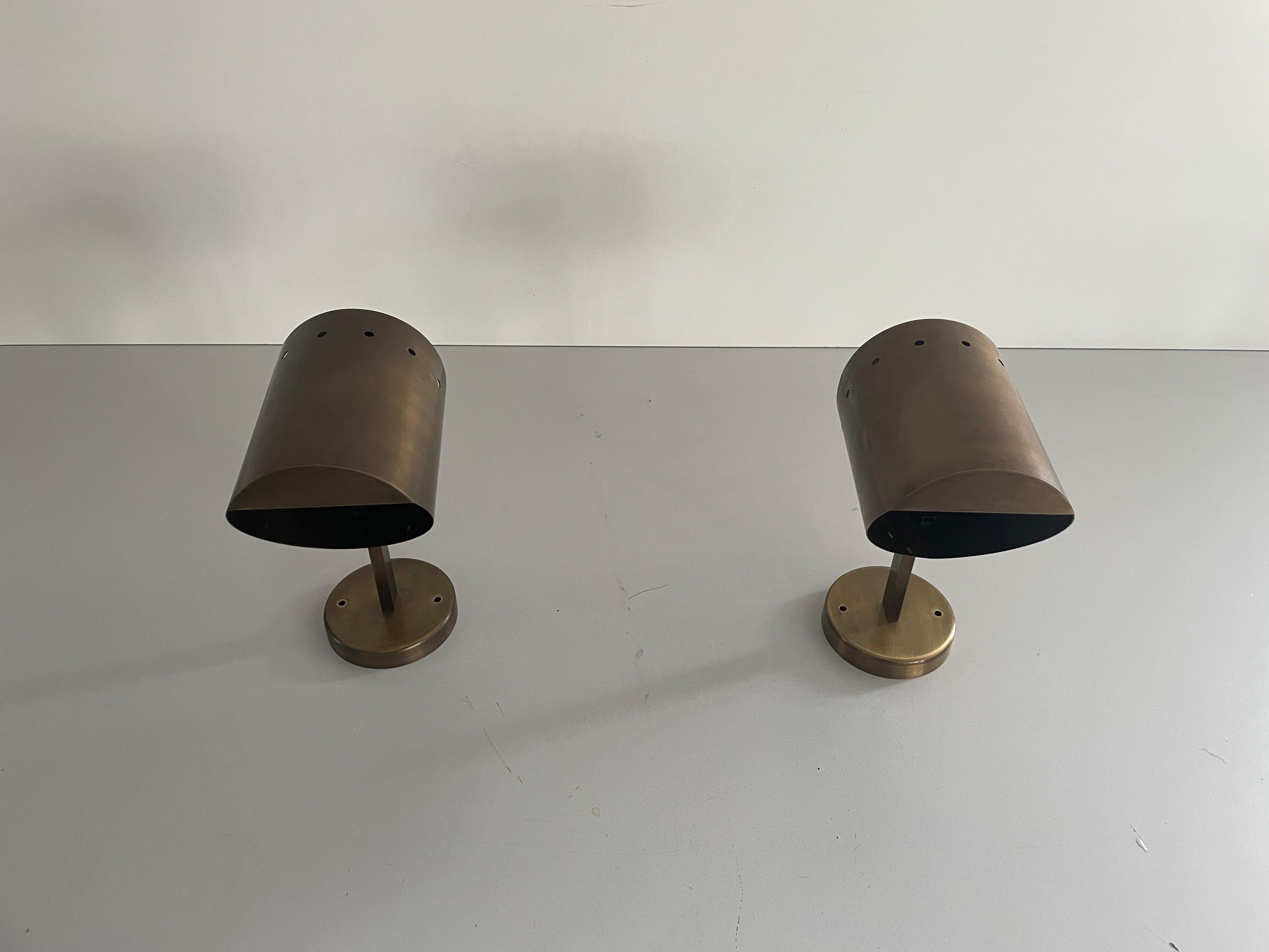 Mid-Century moderno Coppia di lampade cilindriche in ottone di metà secolo con finitura anticata, anni '50, Italia in vendita