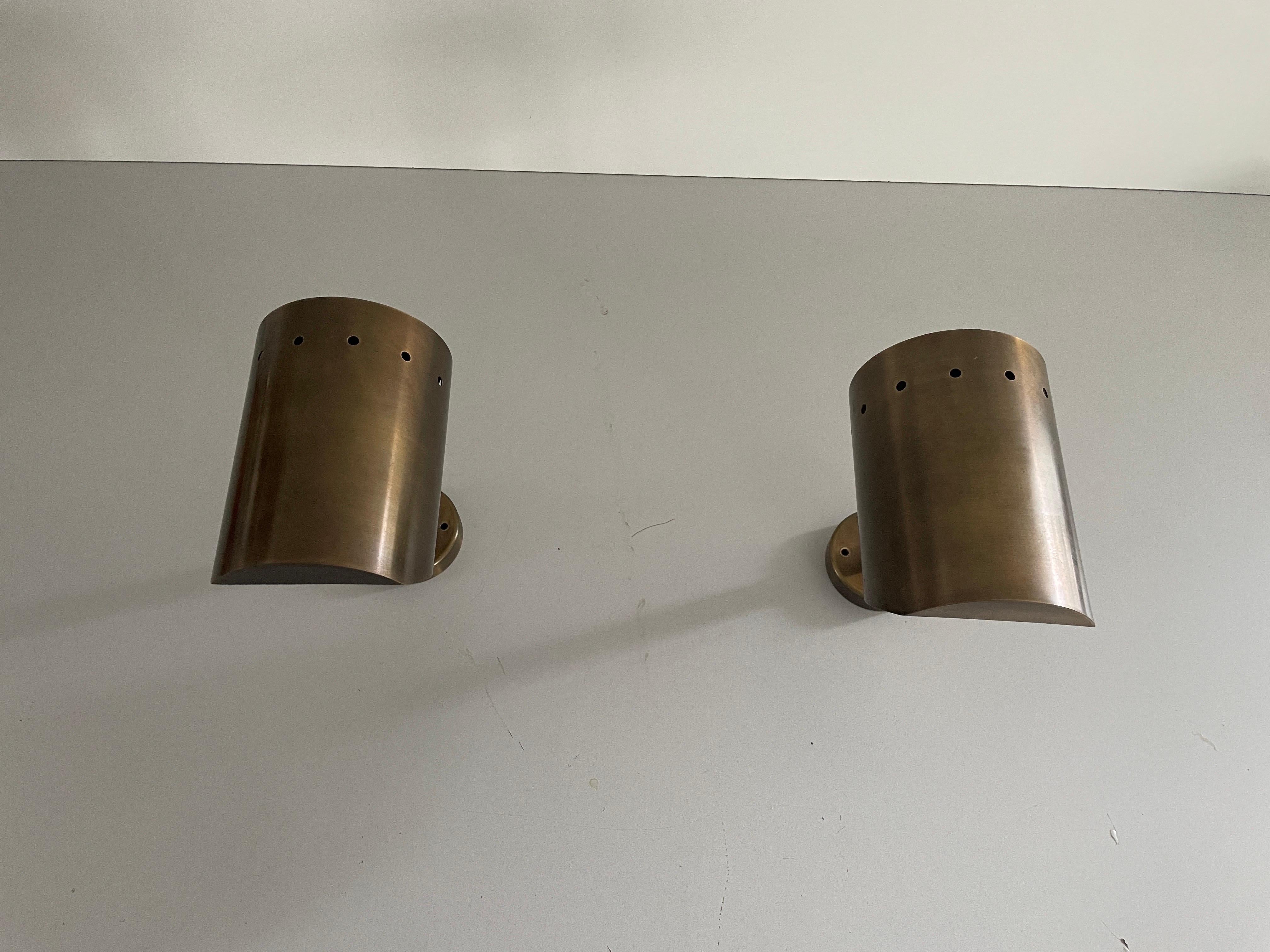 Coppia di lampade cilindriche in ottone di metà secolo con finitura anticata, anni '50, Italia In condizioni ottime in vendita a Hagenbach, DE