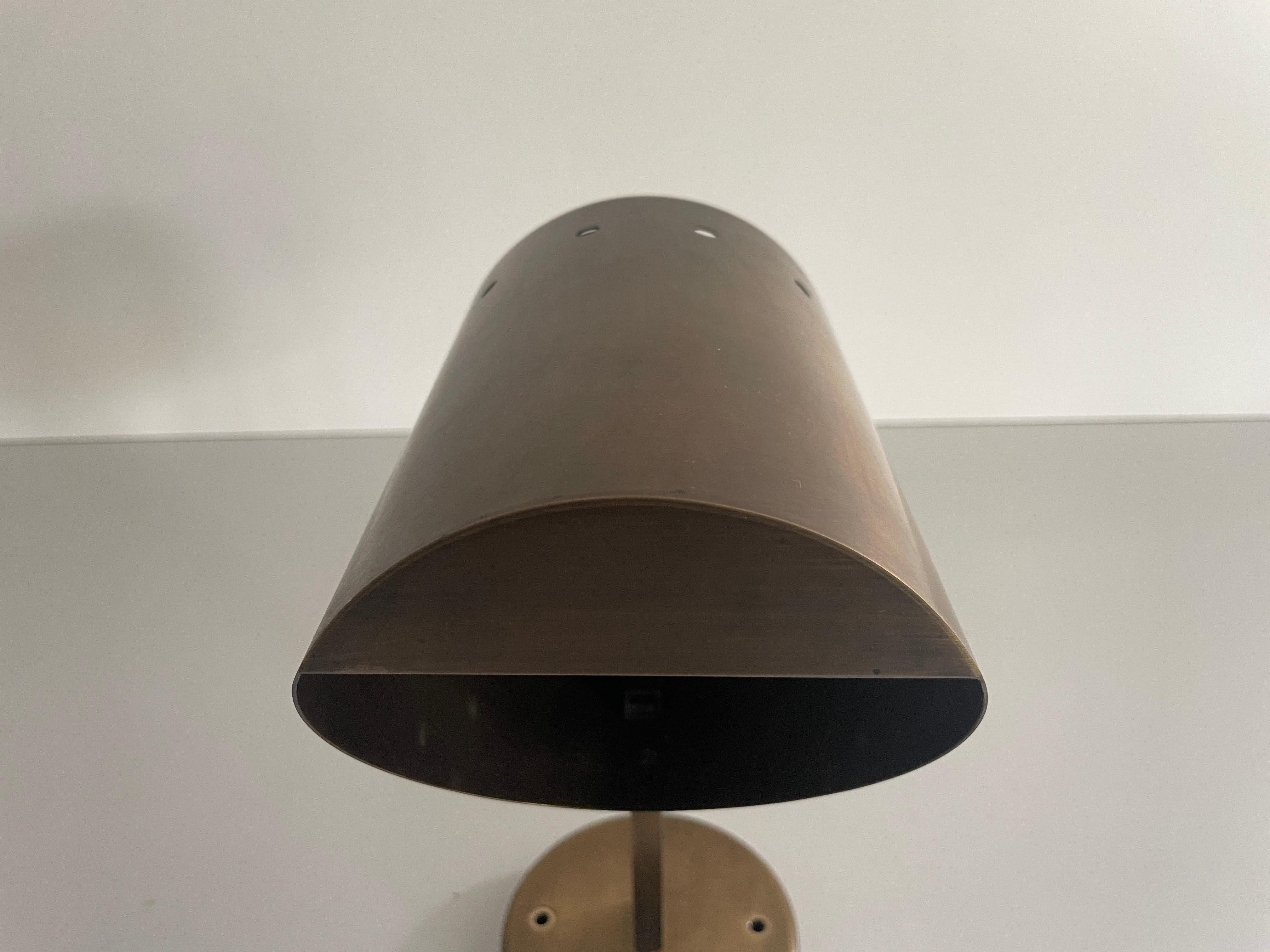 Metà XX secolo Coppia di lampade cilindriche in ottone di metà secolo con finitura anticata, anni '50, Italia in vendita