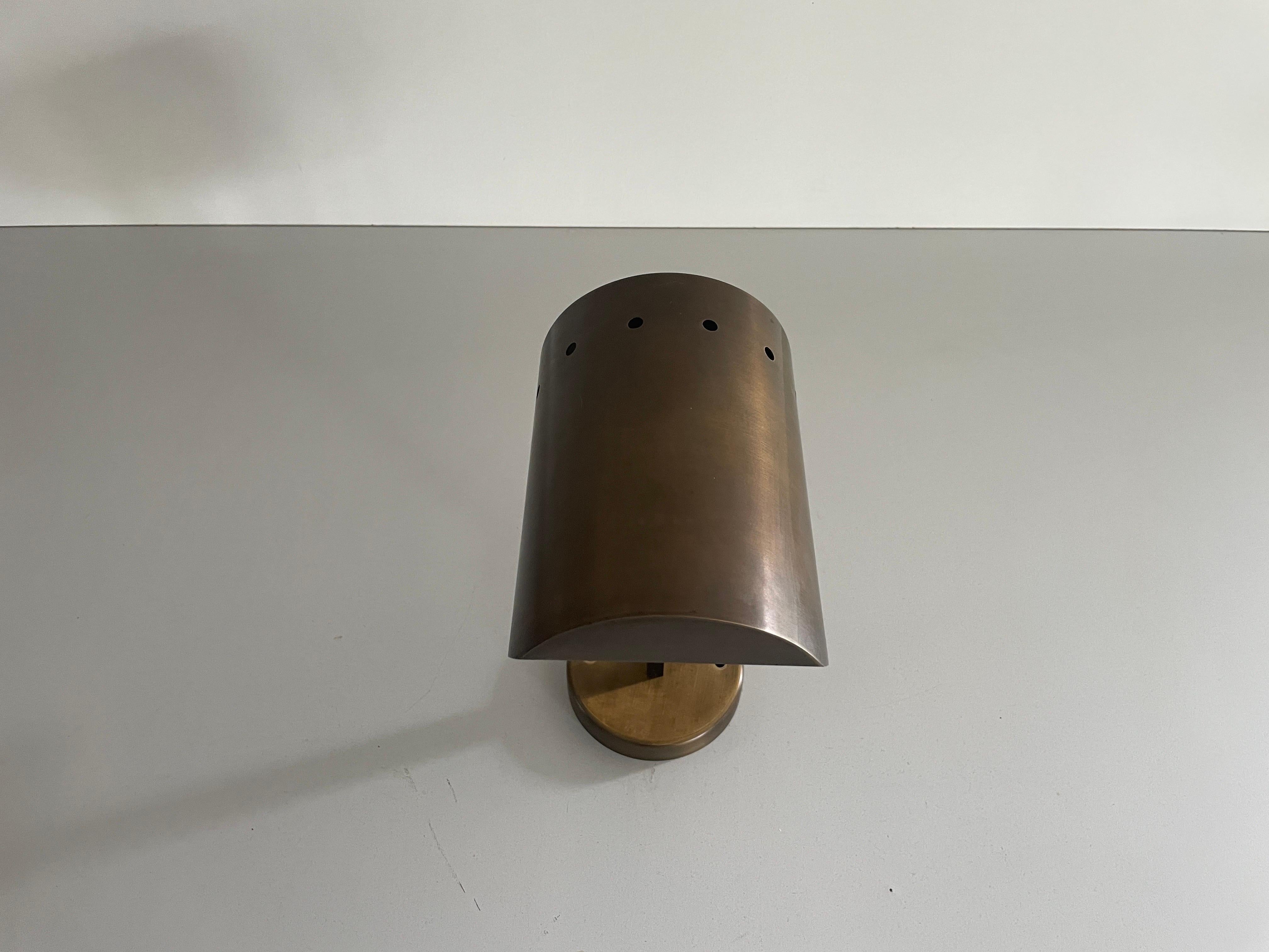 Ottone Coppia di lampade cilindriche in ottone di metà secolo con finitura anticata, anni '50, Italia in vendita