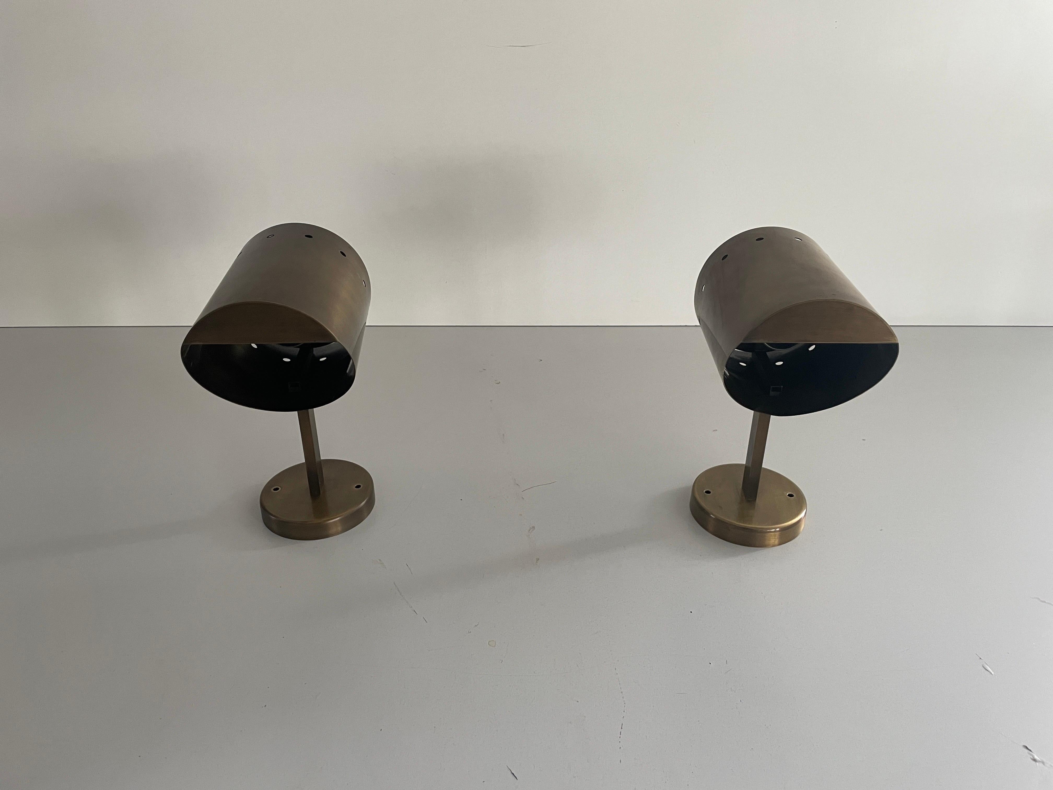 Coppia di lampade cilindriche in ottone di metà secolo con finitura anticata, anni '50, Italia in vendita 1