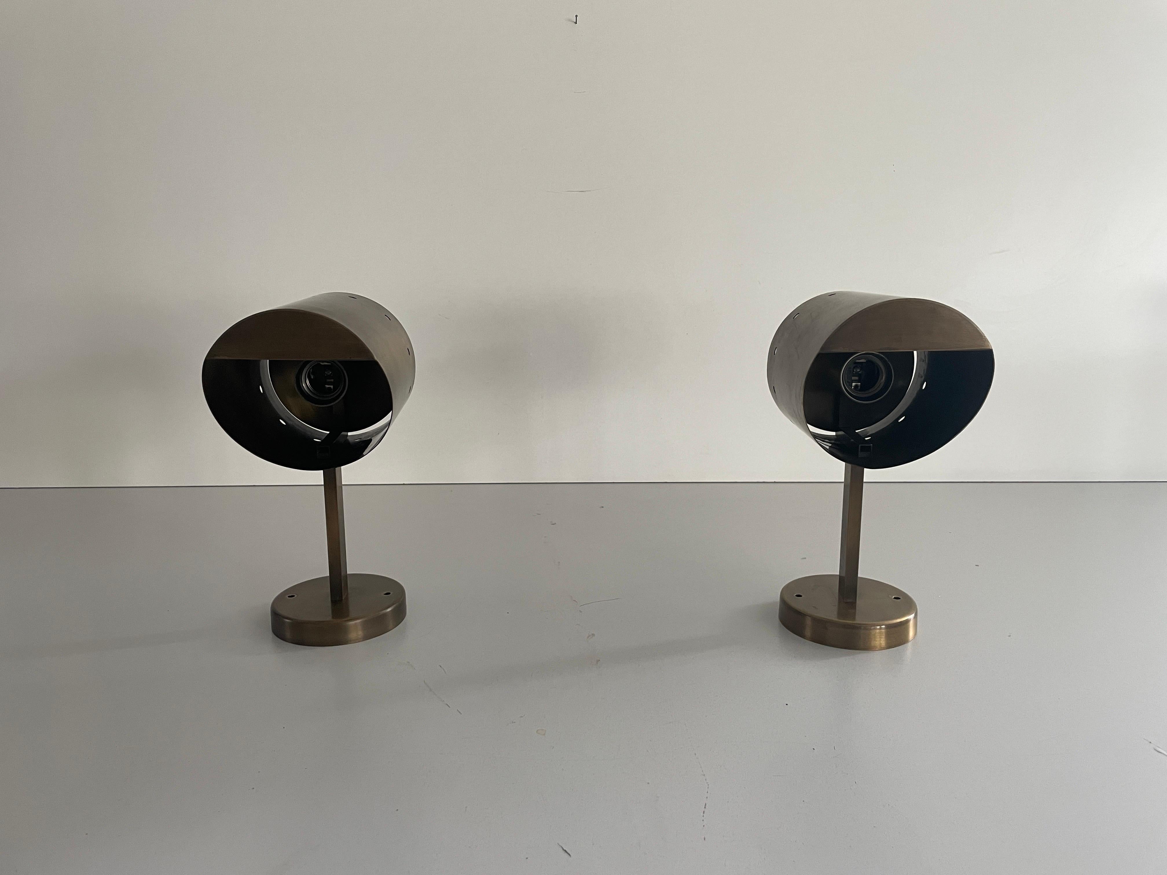 Coppia di lampade cilindriche in ottone di metà secolo con finitura anticata, anni '50, Italia in vendita 2