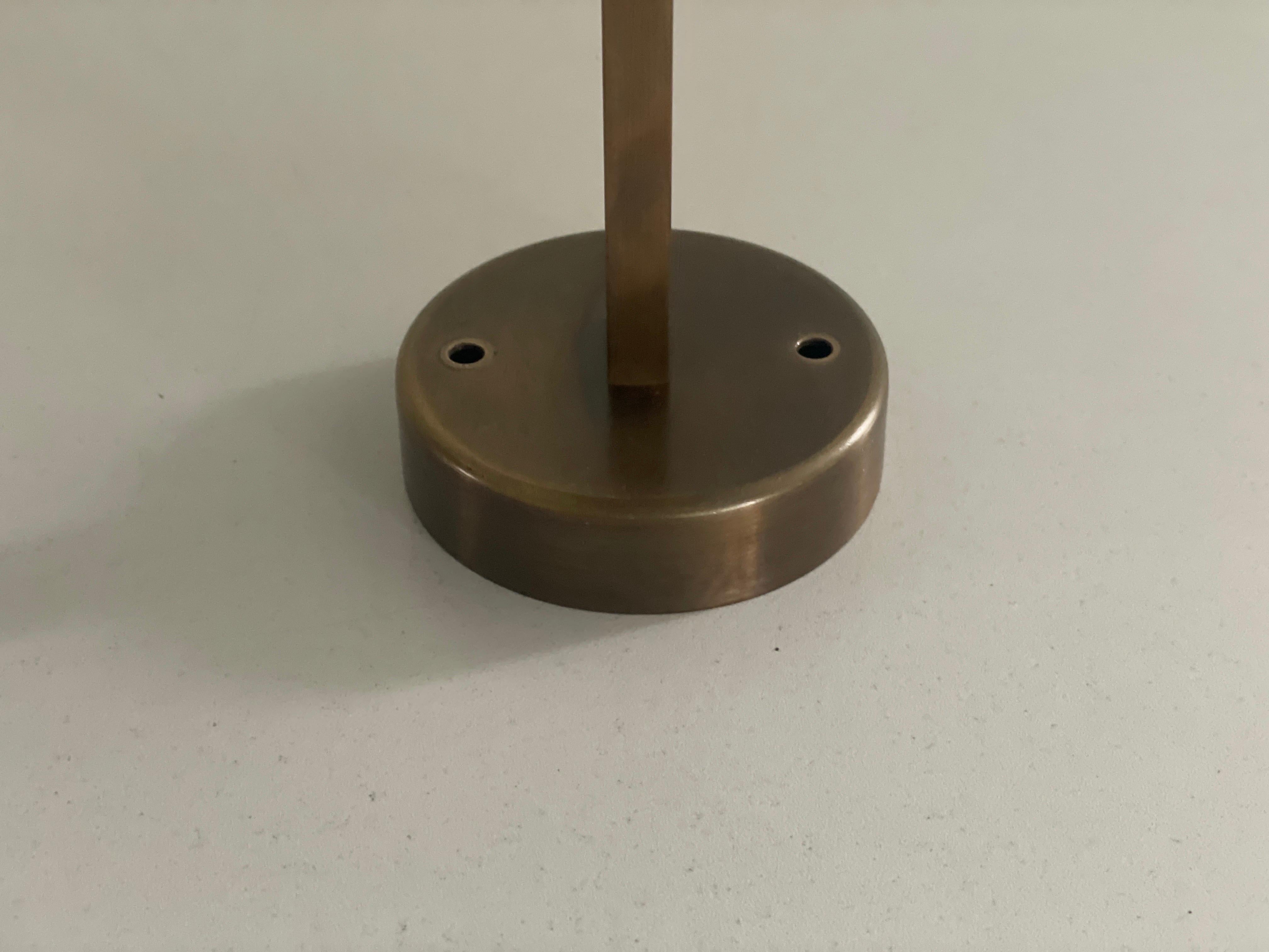 Coppia di lampade cilindriche in ottone di metà secolo con finitura anticata, anni '50, Italia in vendita 2