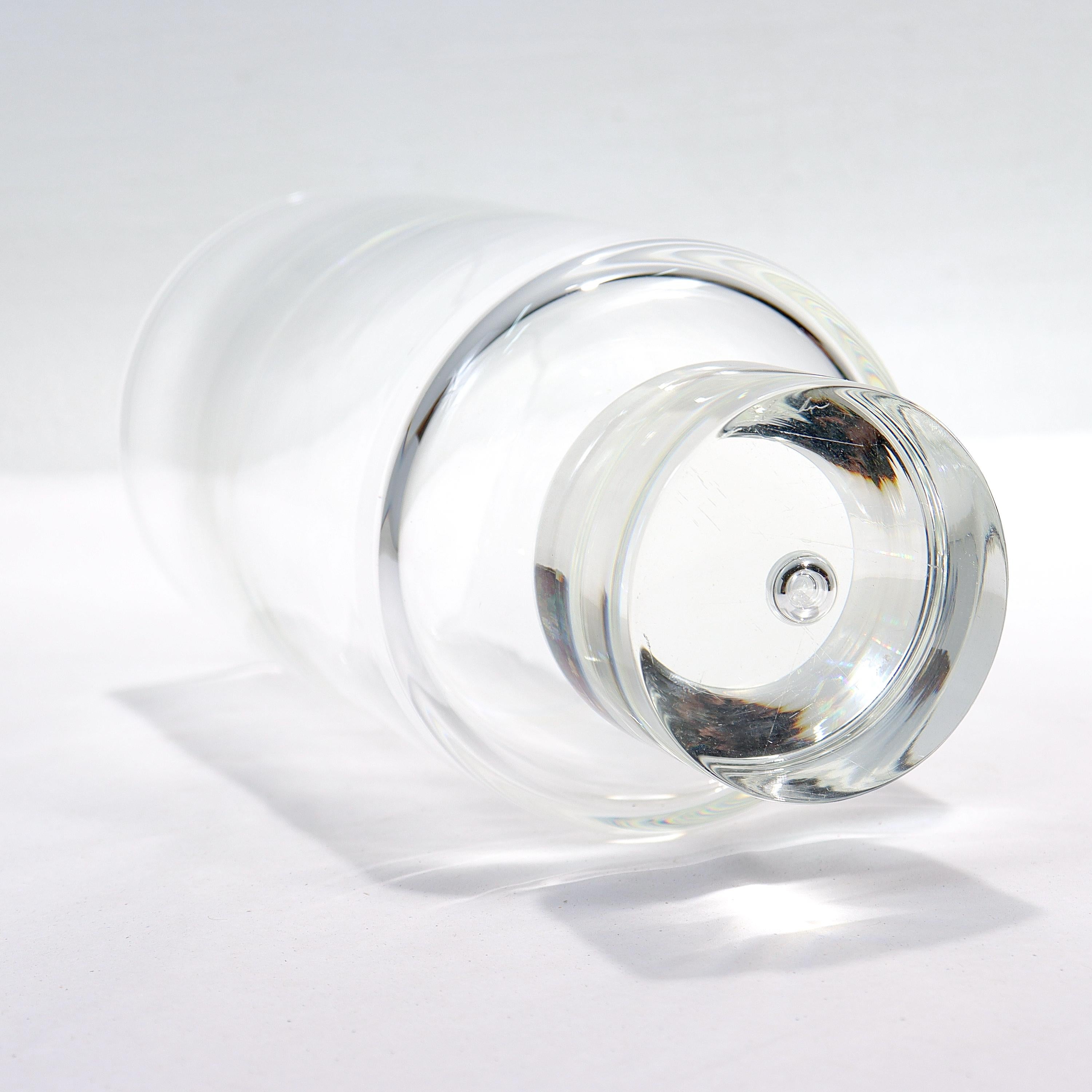 Zylindrische Steuben-Kunstglas-Sockelvase mit gefangener Blase aus der Mitte des Jahrhunderts (Glaskunst) im Angebot