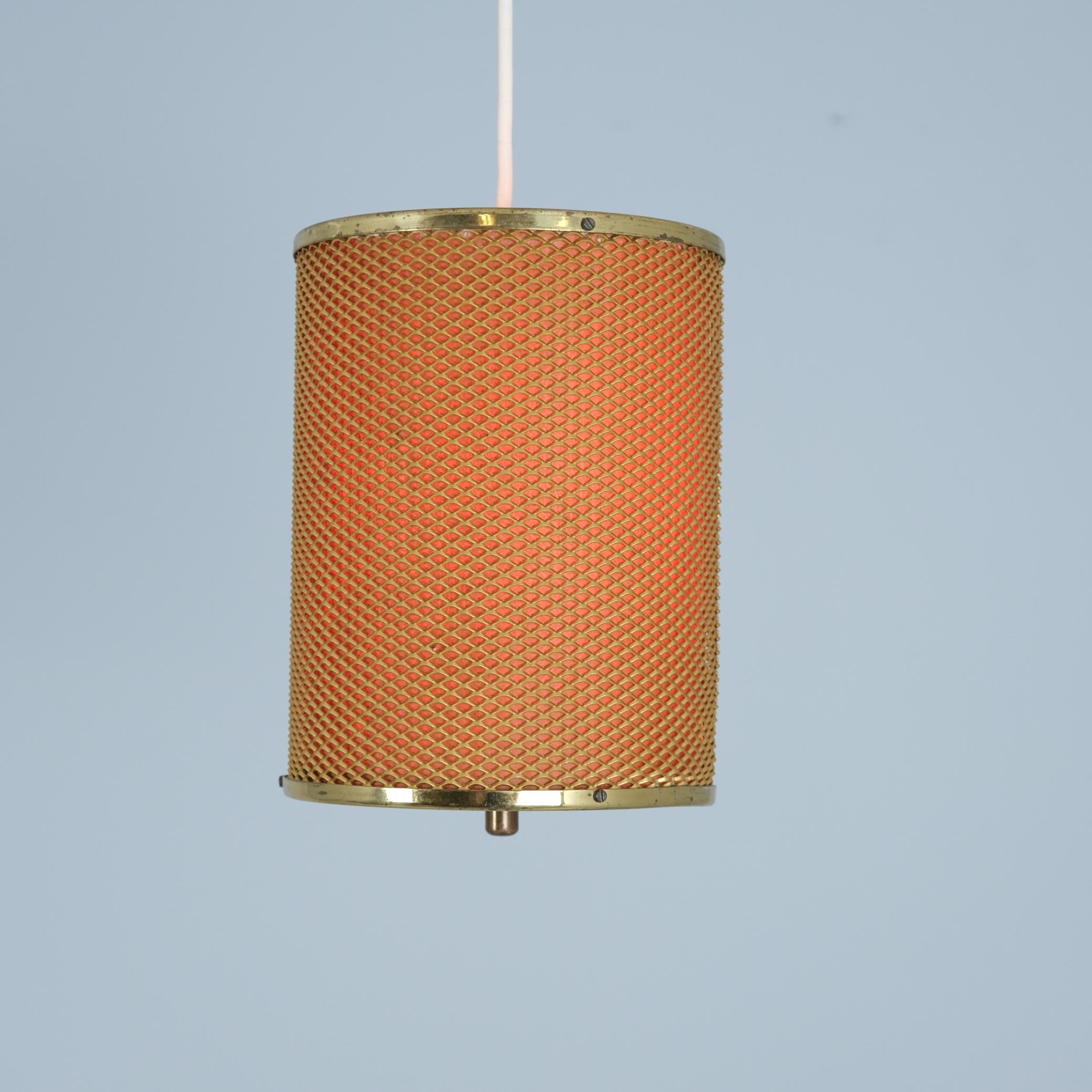 Mid-Century Cylindrical Valinte Pendant 2210 in Brass & Paper, Finland 1950 In Good Condition For Sale In Helsinki, FI