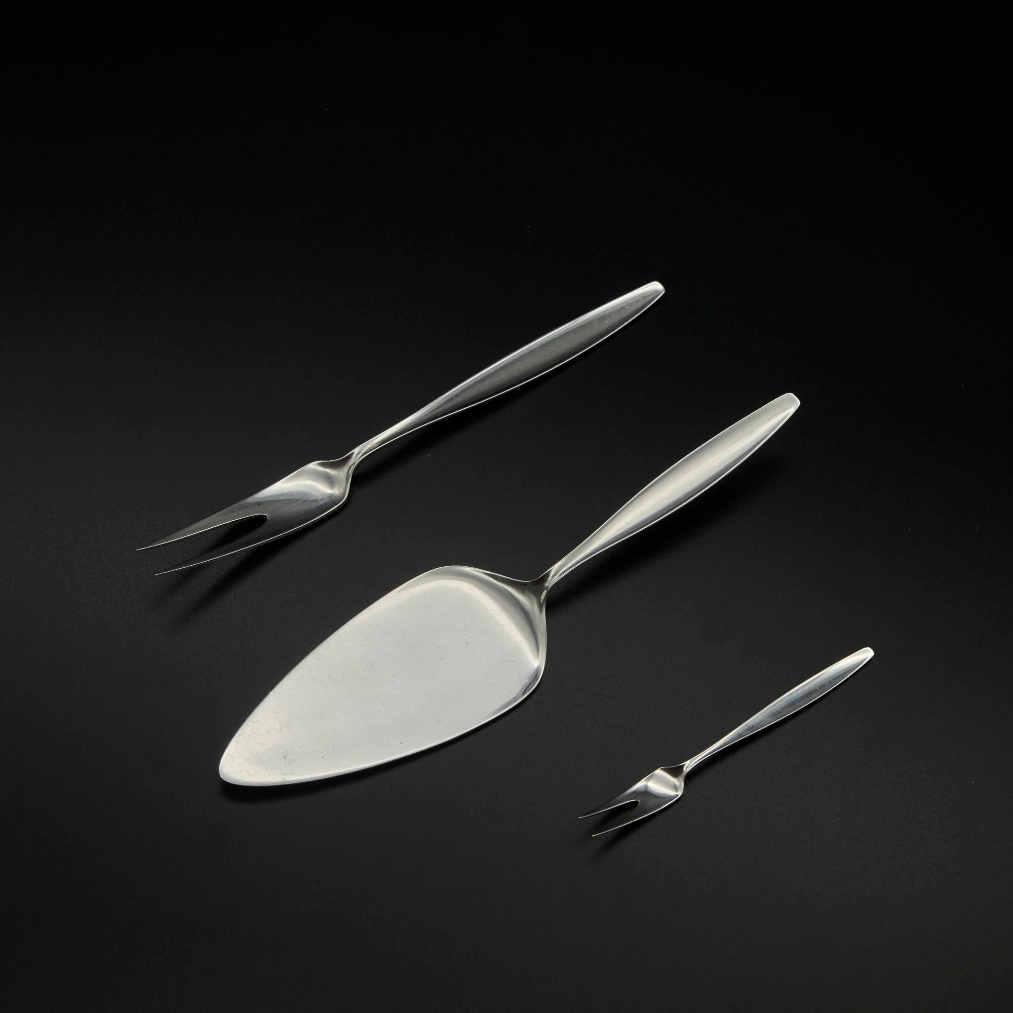 Silberbesteck mit Zypressenmuster aus der Mitte des Jahrhunderts für 12 Personen von Georg Jensen im Angebot 8