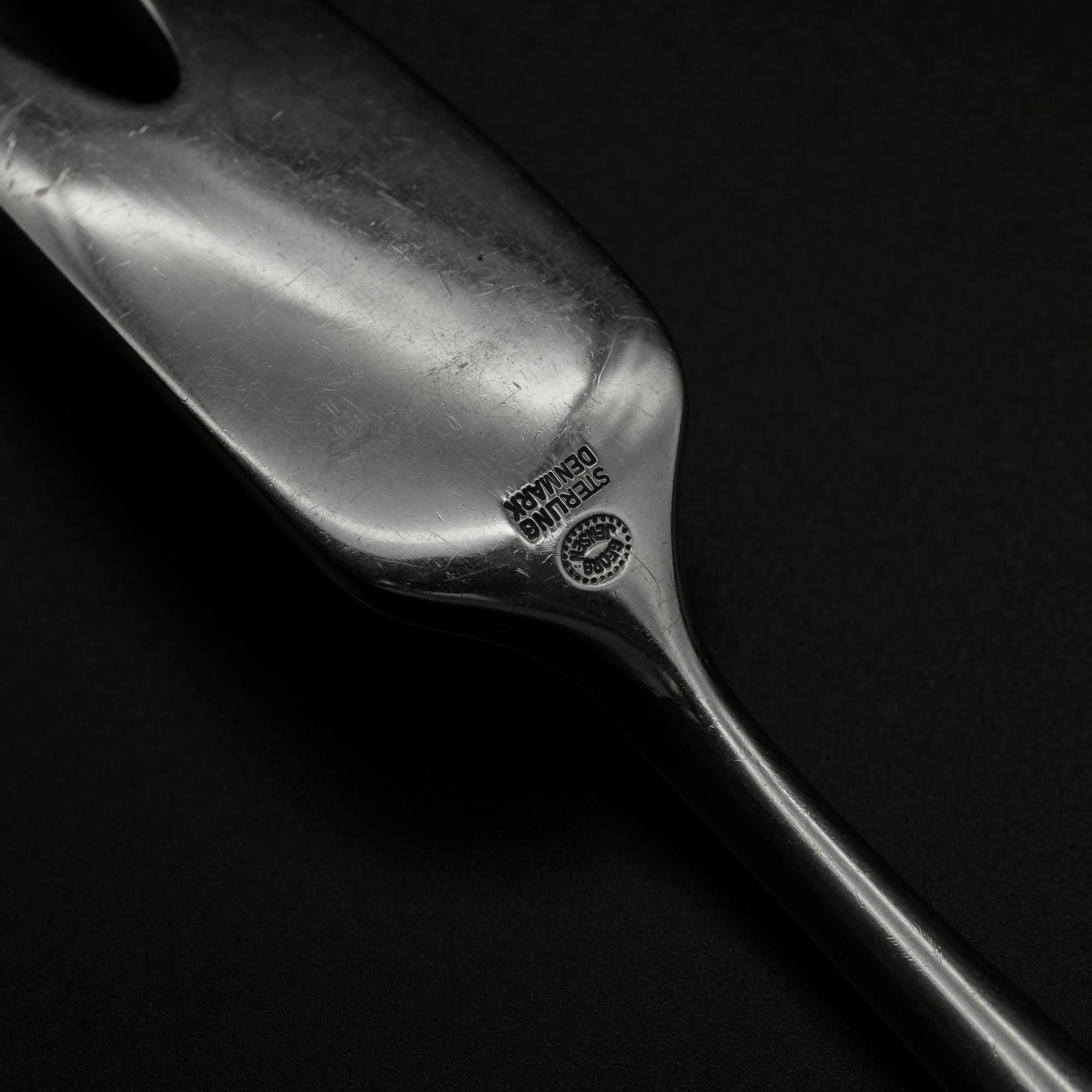 Silberbesteck mit Zypressenmuster aus der Mitte des Jahrhunderts für 12 Personen von Georg Jensen im Angebot 11