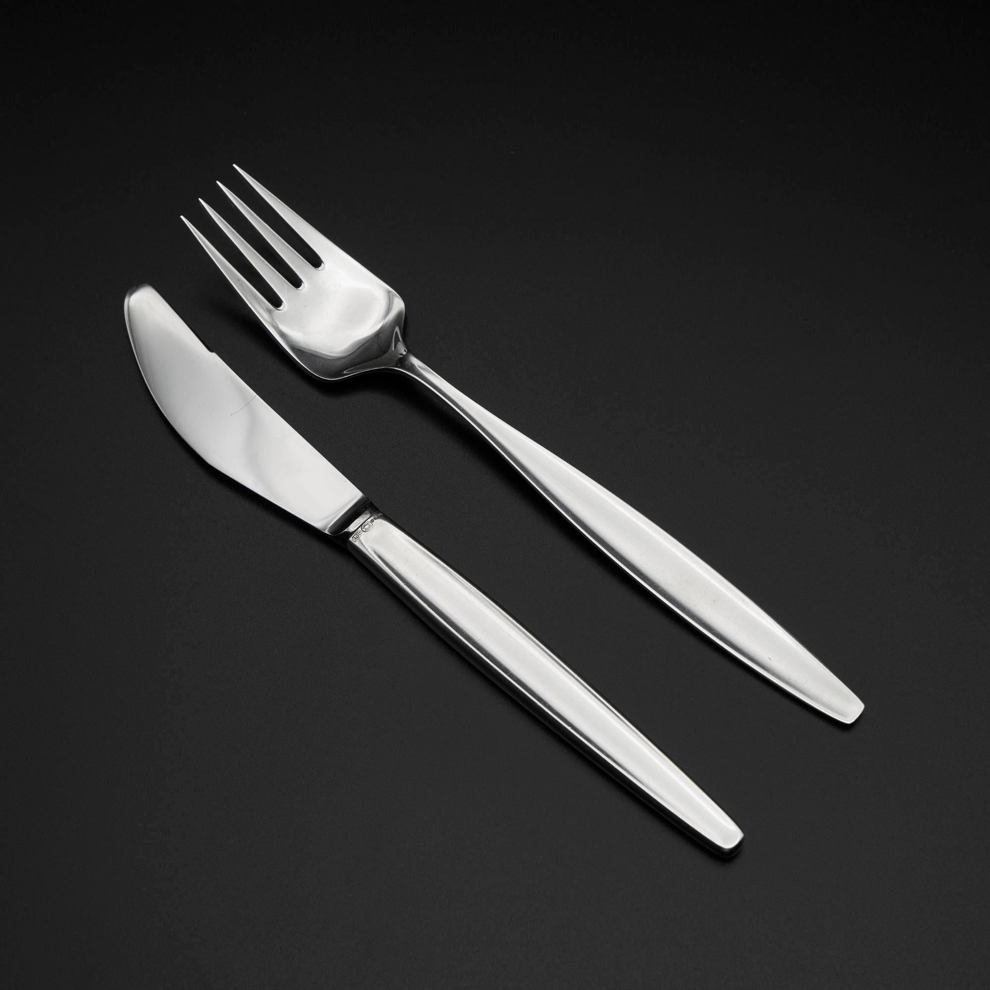 Silberbesteck mit Zypressenmuster aus der Mitte des Jahrhunderts für 12 Personen von Georg Jensen im Zustand „Gut“ im Angebot in London, GB