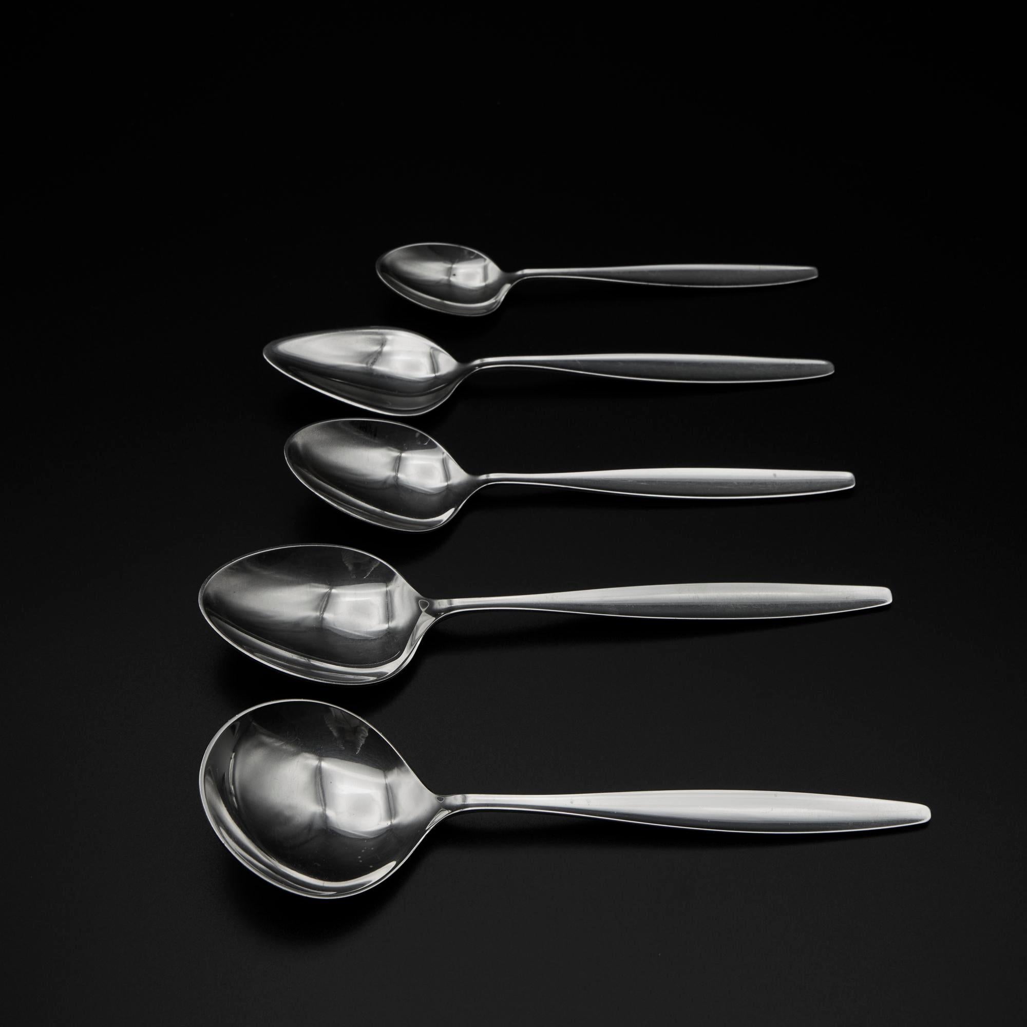 Silberbesteck mit Zypressenmuster aus der Mitte des Jahrhunderts für 12 Personen von Georg Jensen im Angebot 1