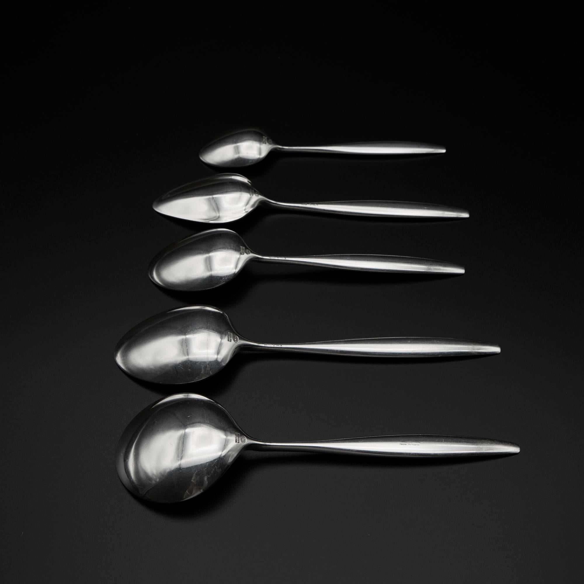 Silberbesteck mit Zypressenmuster aus der Mitte des Jahrhunderts für 12 Personen von Georg Jensen im Angebot 2